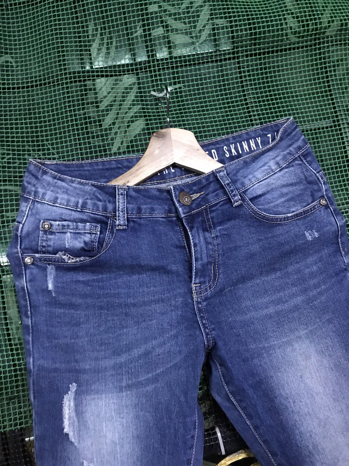 If Six Was Nine × The Unbranded Brand Cotton On The Ripped Skinny Jeans Size 29" - 3 Thumbnail
