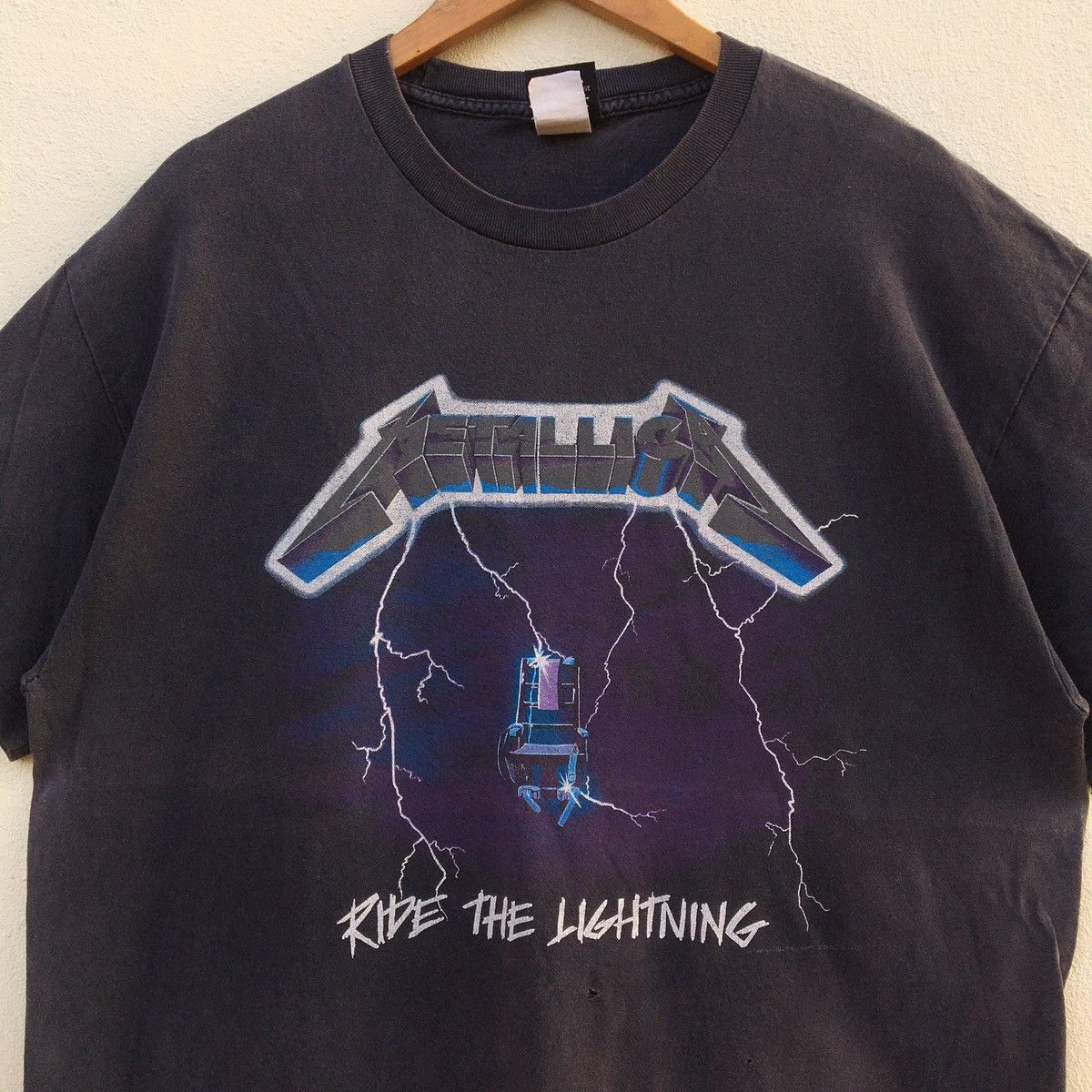 Band Tees × Vintage Vintage DISTRESSED METALLICA RIDE THE LIGHTNING T-shirt Size US XL / EU 56 / 4 - 2 Thumbnail