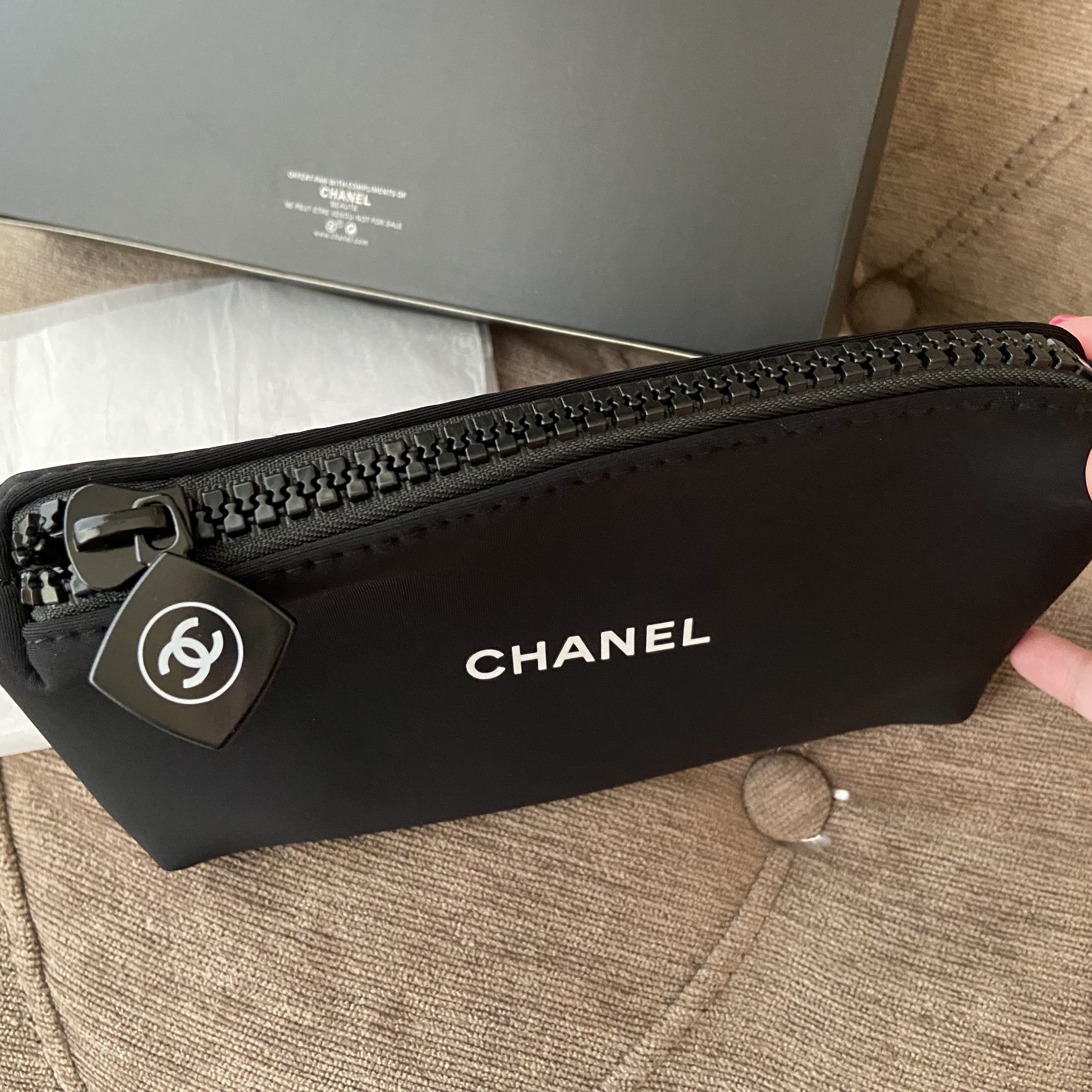Chanel *FINAL* Chanel Clutch Makeup Bag Pouch Case Gift Box Set Size ONE SIZE - 3 Thumbnail