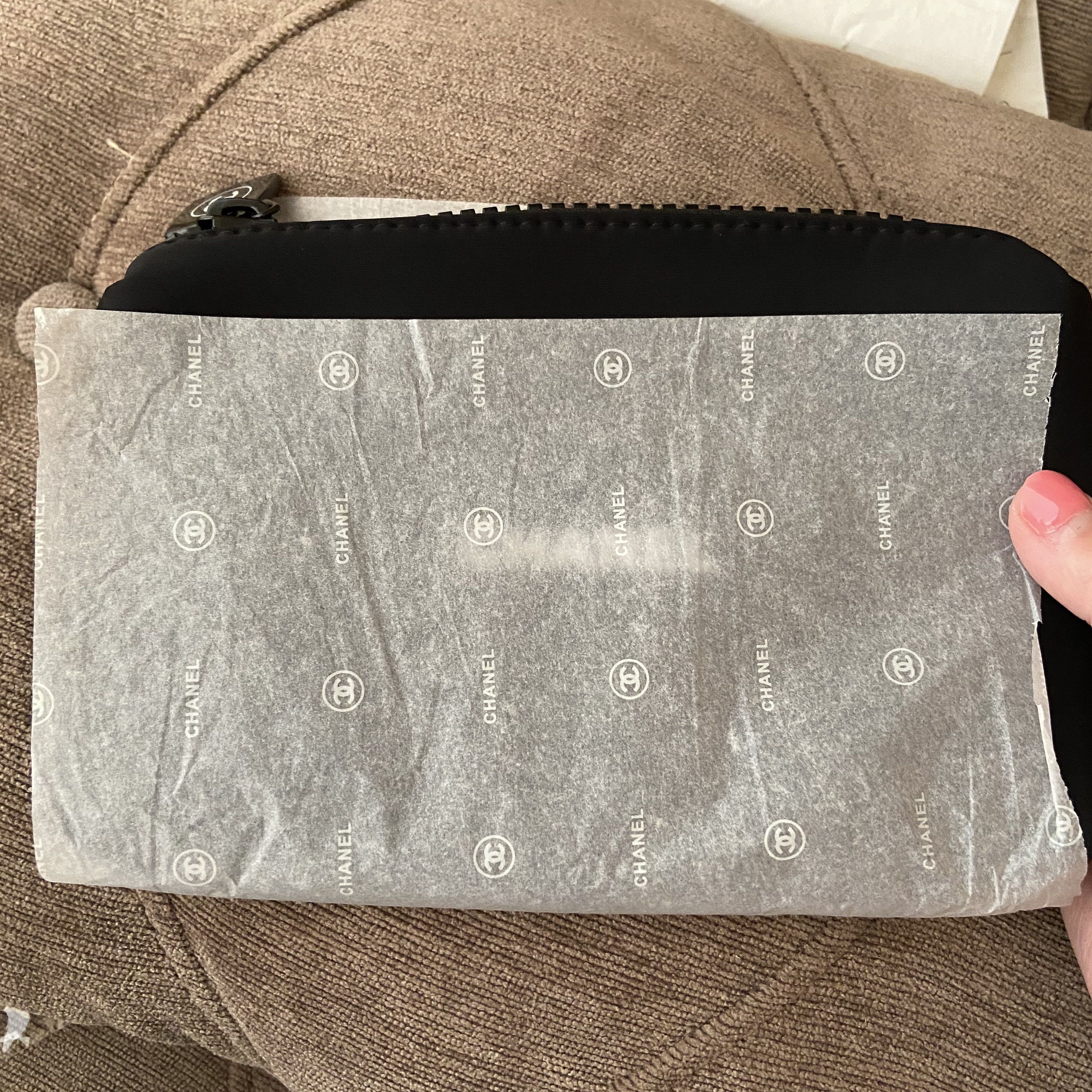 Chanel *FINAL* Chanel Clutch Makeup Bag Pouch Case Gift Box Set Size ONE SIZE - 6 Thumbnail