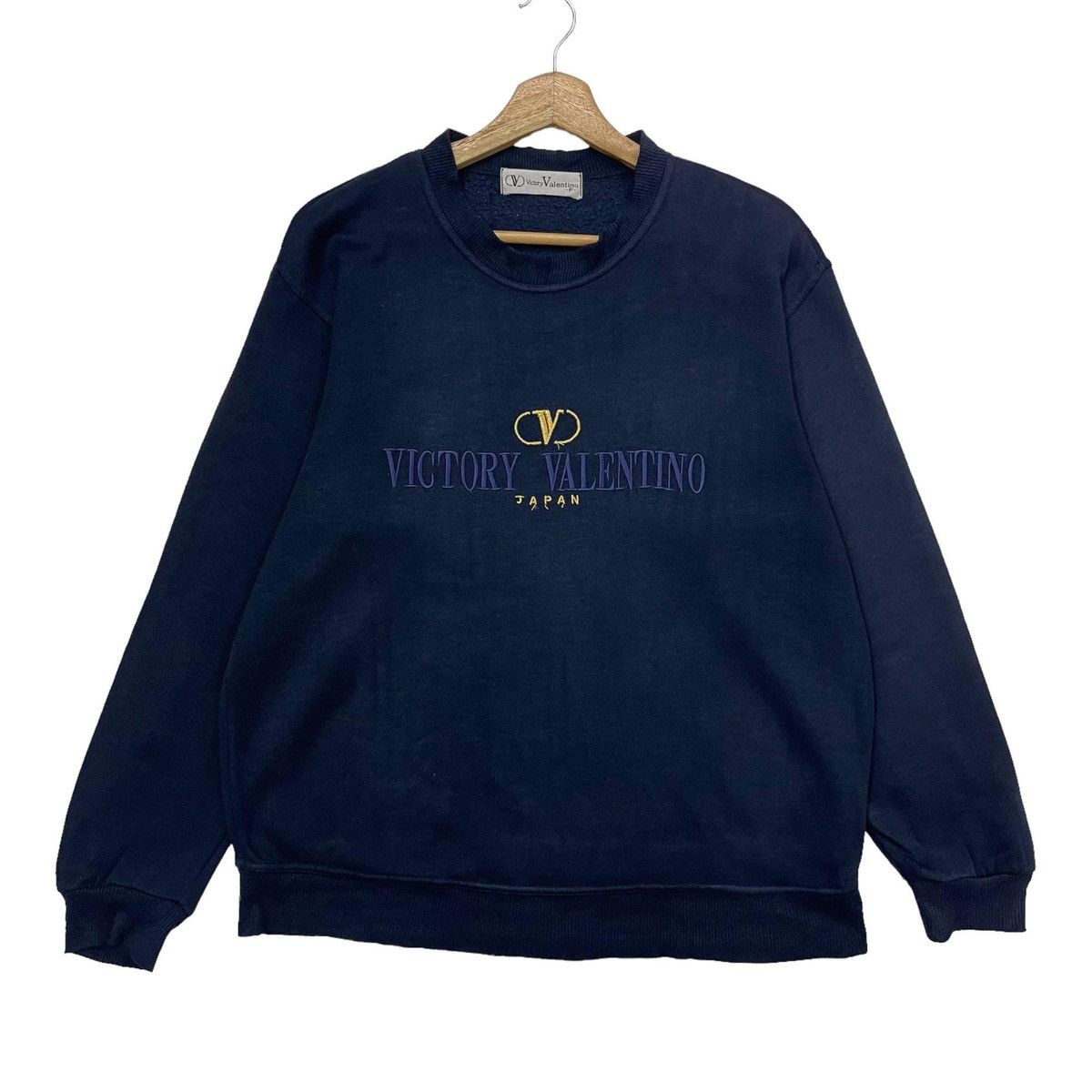 Japanese Brand Vintage Victory Valentino Big Logo Embroidered Sweatshirt Size US M / EU 48-50 / 2 - 1 Thumbnail