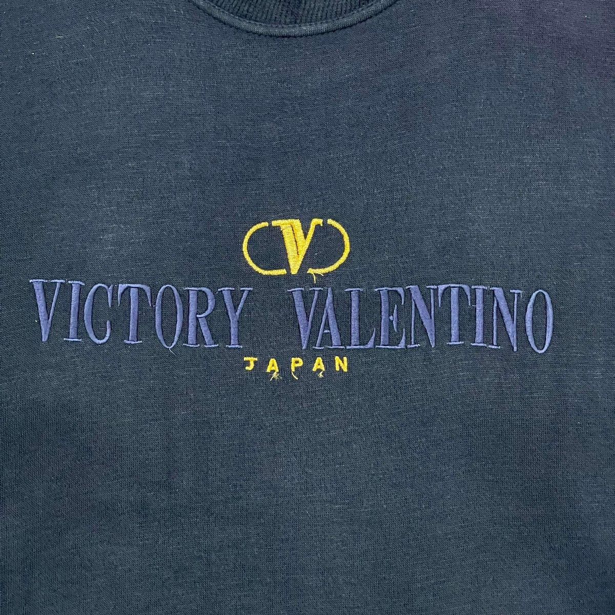 Japanese Brand Vintage Victory Valentino Big Logo Embroidered Sweatshirt Size US M / EU 48-50 / 2 - 5 Thumbnail