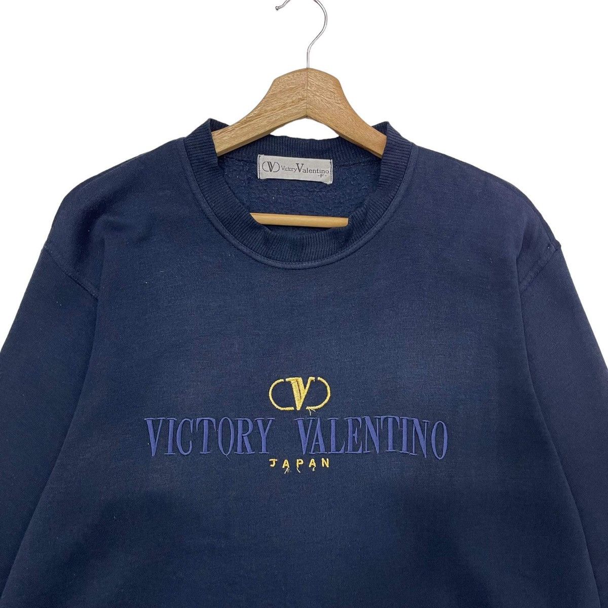 Japanese Brand Vintage Victory Valentino Big Logo Embroidered Sweatshirt Size US M / EU 48-50 / 2 - 4 Thumbnail