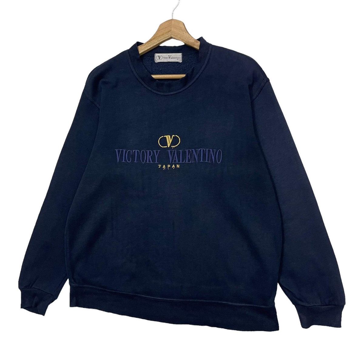 Japanese Brand Vintage Victory Valentino Big Logo Embroidered Sweatshirt Size US M / EU 48-50 / 2 - 3 Thumbnail