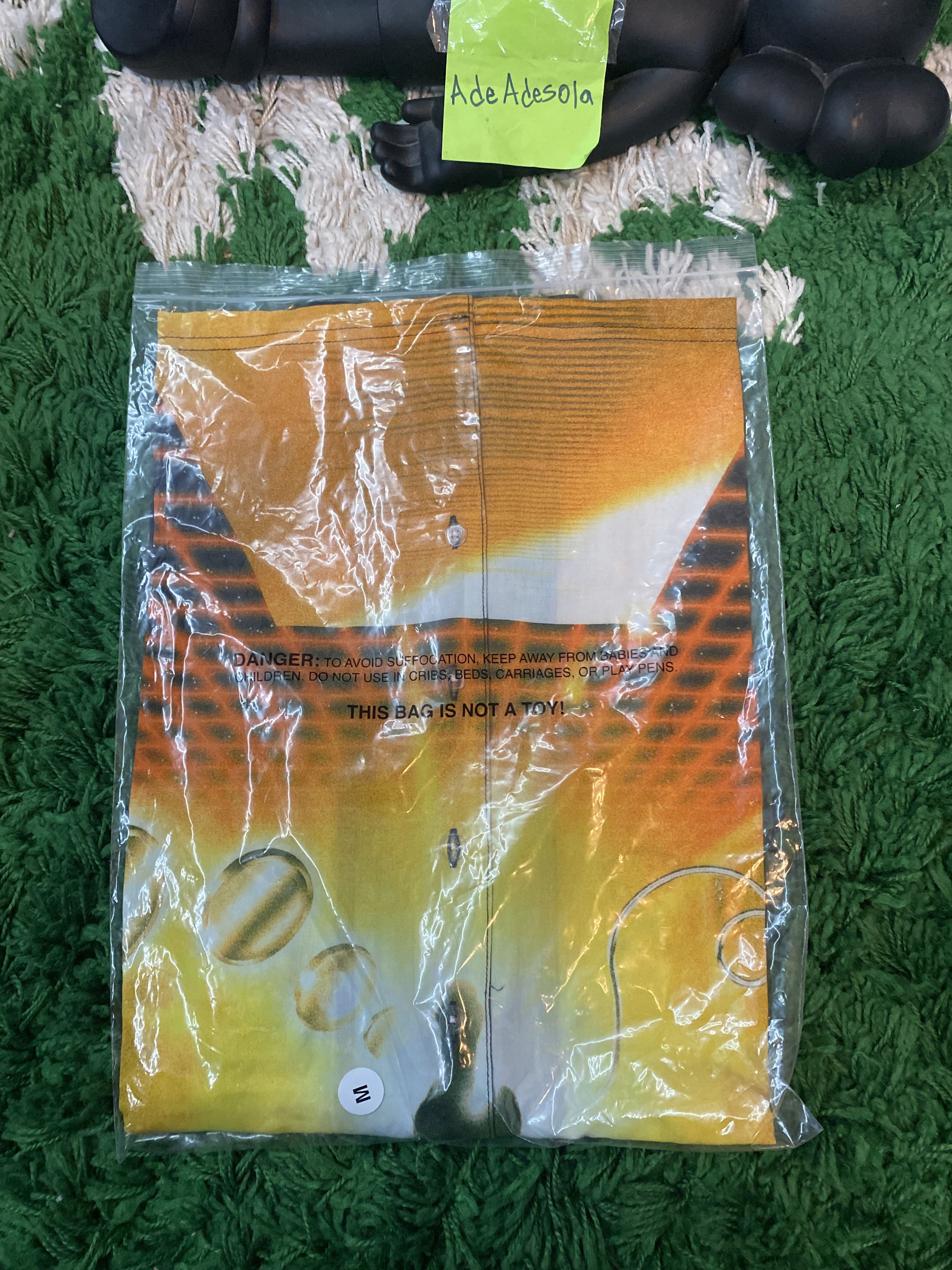 SOLAR BUTTON DOWN