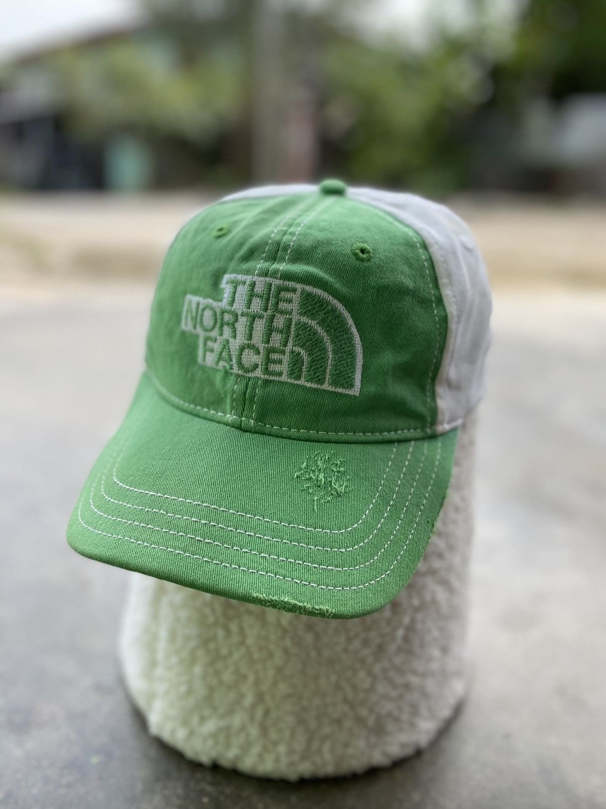 The North Face THE NORTH FACE Distressed Embroidery Flexfit Full Cap Size ONE SIZE - 1 Thumbnail