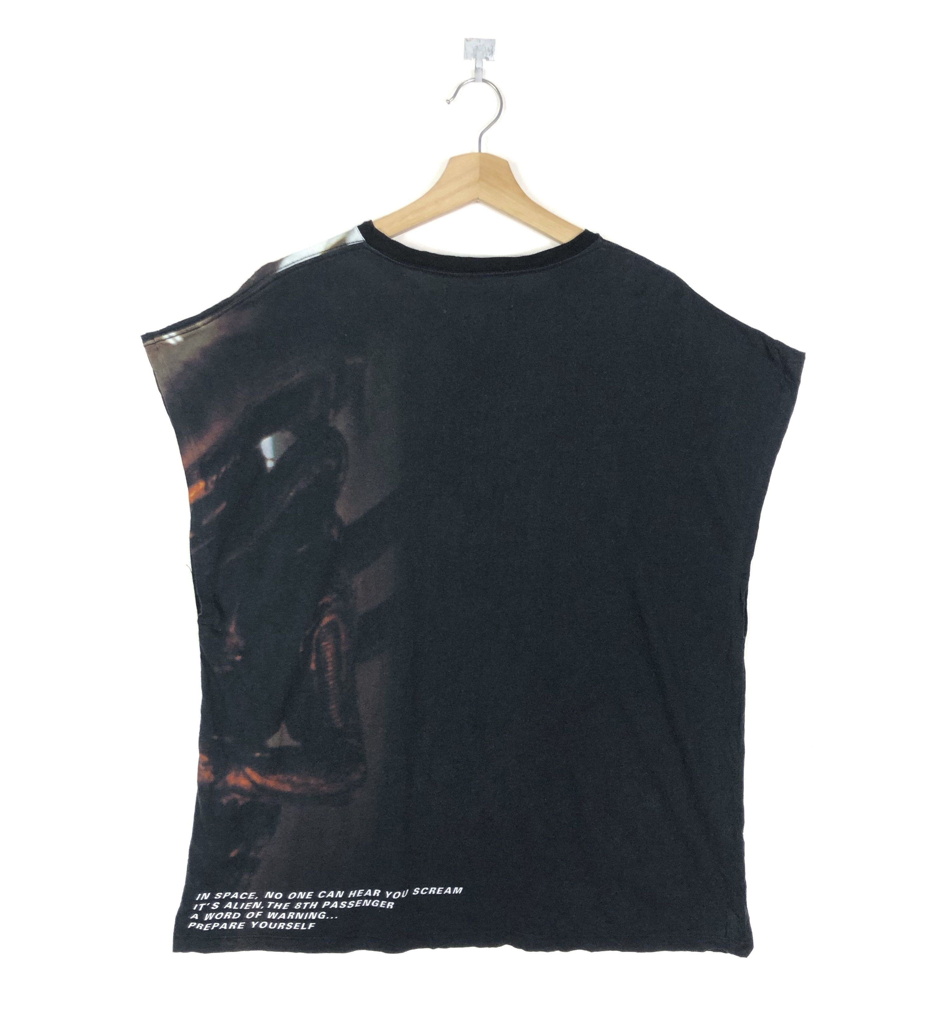 Japanese Brand PARADOX JAPAN ALIEN MOVIE SLEEVELESS TOP FULLPRINT Size L / US 10 / IT 46 - 2 Thumbnail