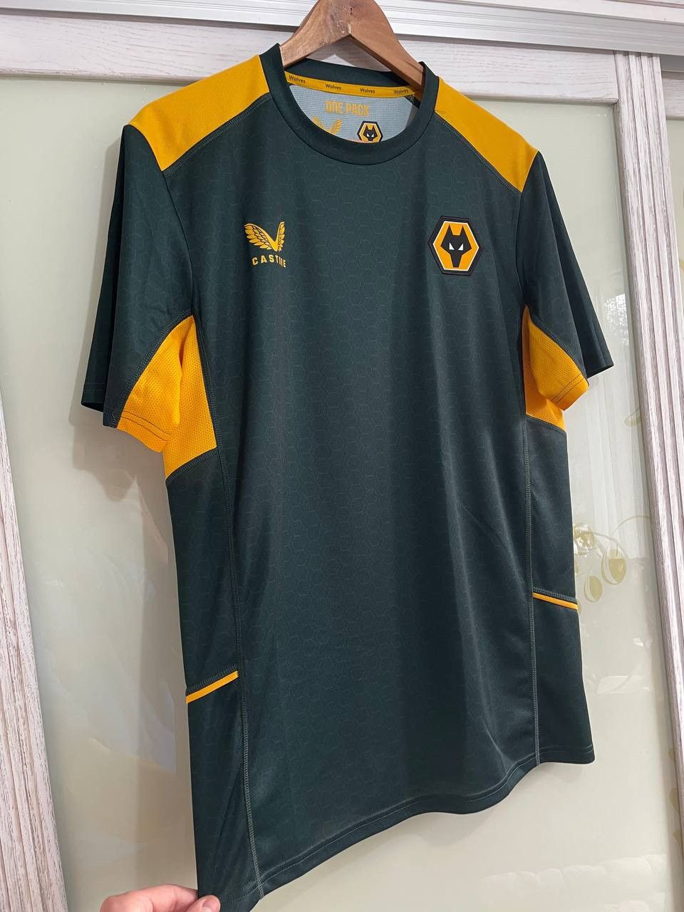Other Wolverhampton Soccer Jersey Football Shirt Size US L / EU 52-54 / 3 - 2 Thumbnail