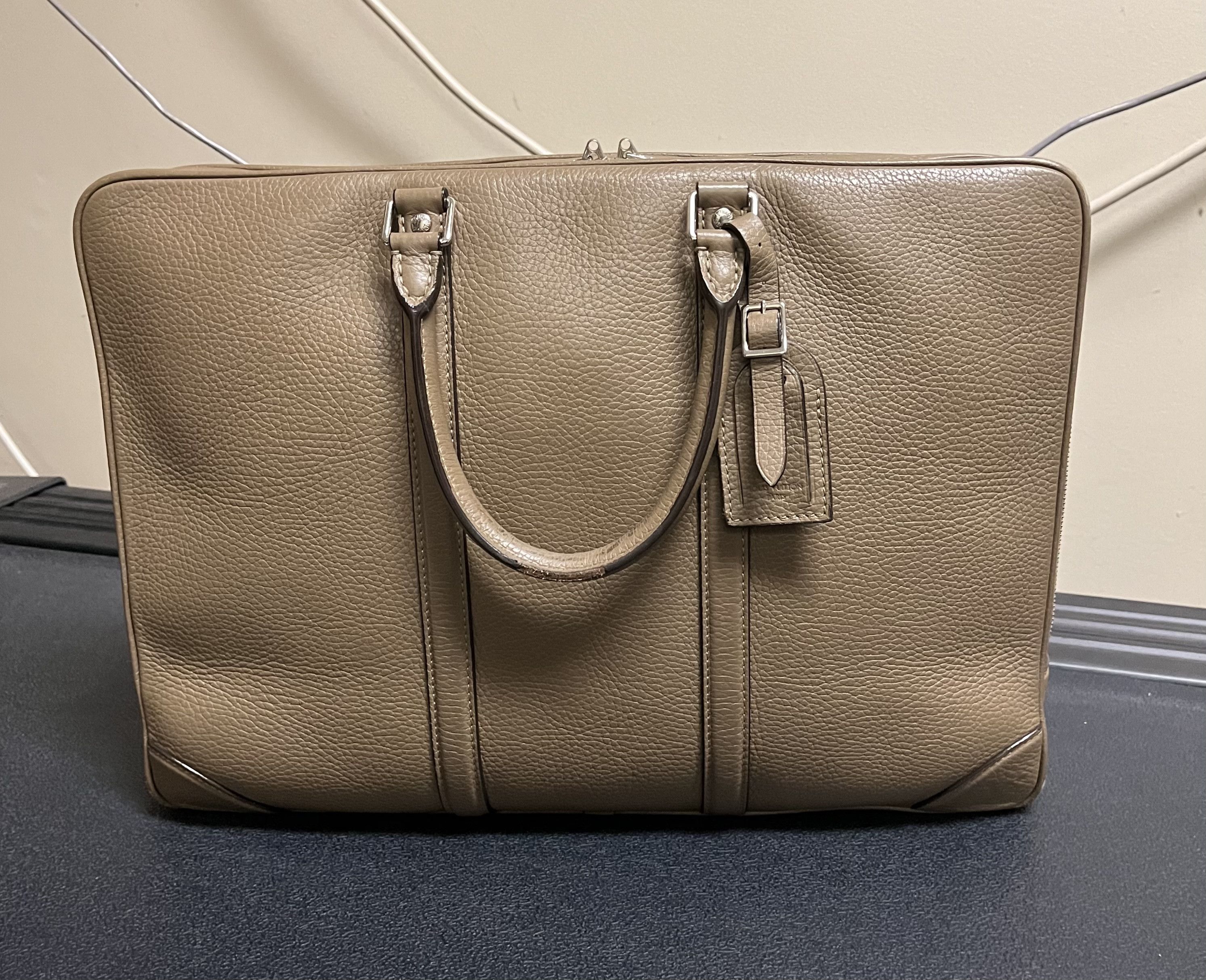 Louis Vuitton briefcase taurillon beige - Authentic.
