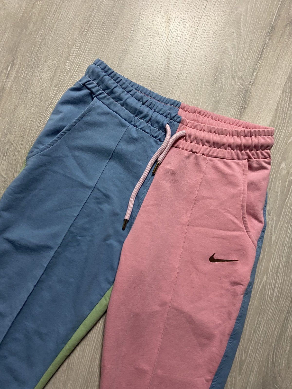 Nike Nike pink blue green sweatpants small swoosh Size 30" / US 8 / IT 44 - 2 Preview