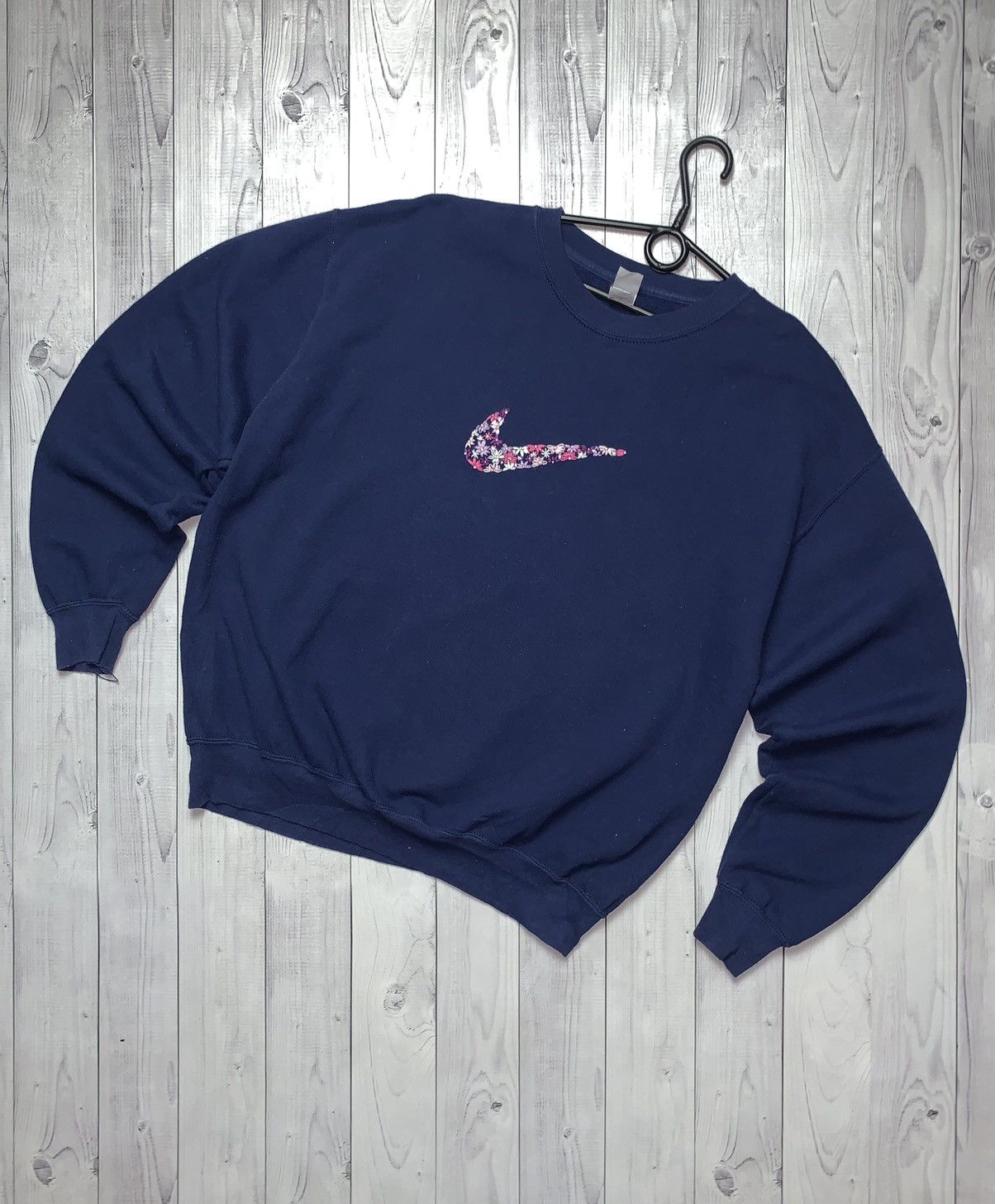 Vintage Nike sweatshirt logo flowers size M/L rare custom