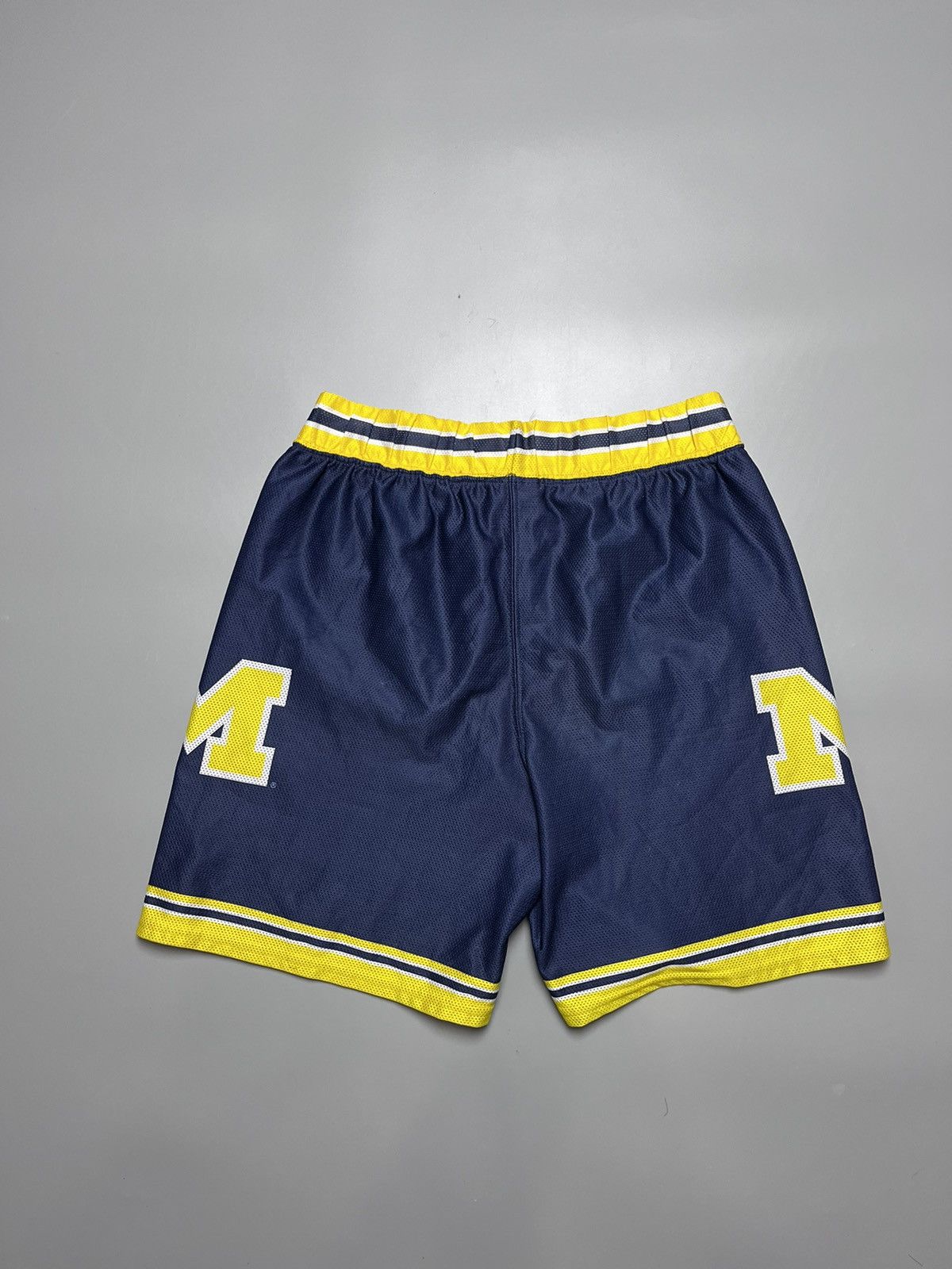 Nike Vintage Nike shorts striped size S logo Size US 32 / EU 48 - 8 Thumbnail
