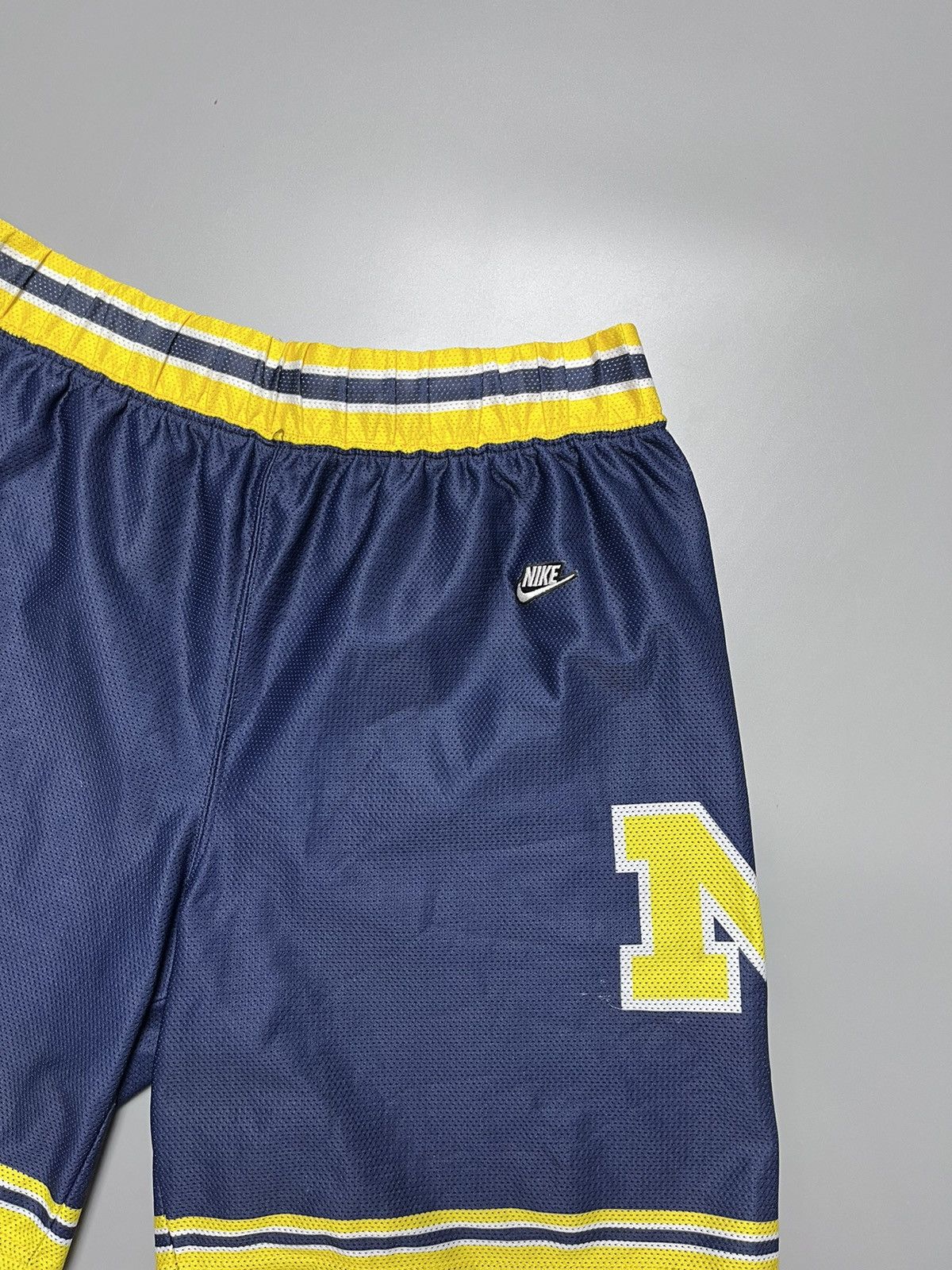 Nike Vintage Nike shorts striped size S logo Size US 32 / EU 48 - 2 Thumbnail