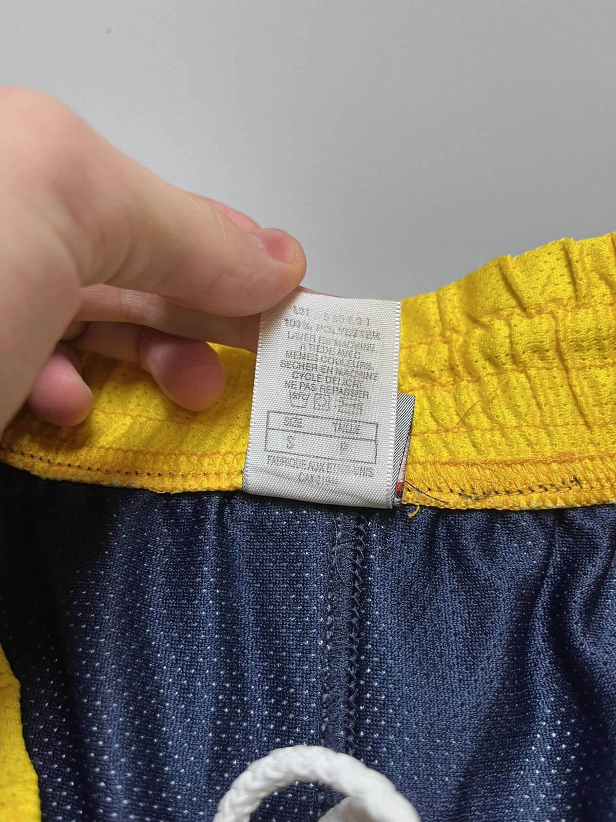 Nike Vintage Nike shorts striped size S logo Size US 32 / EU 48 - 6 Thumbnail