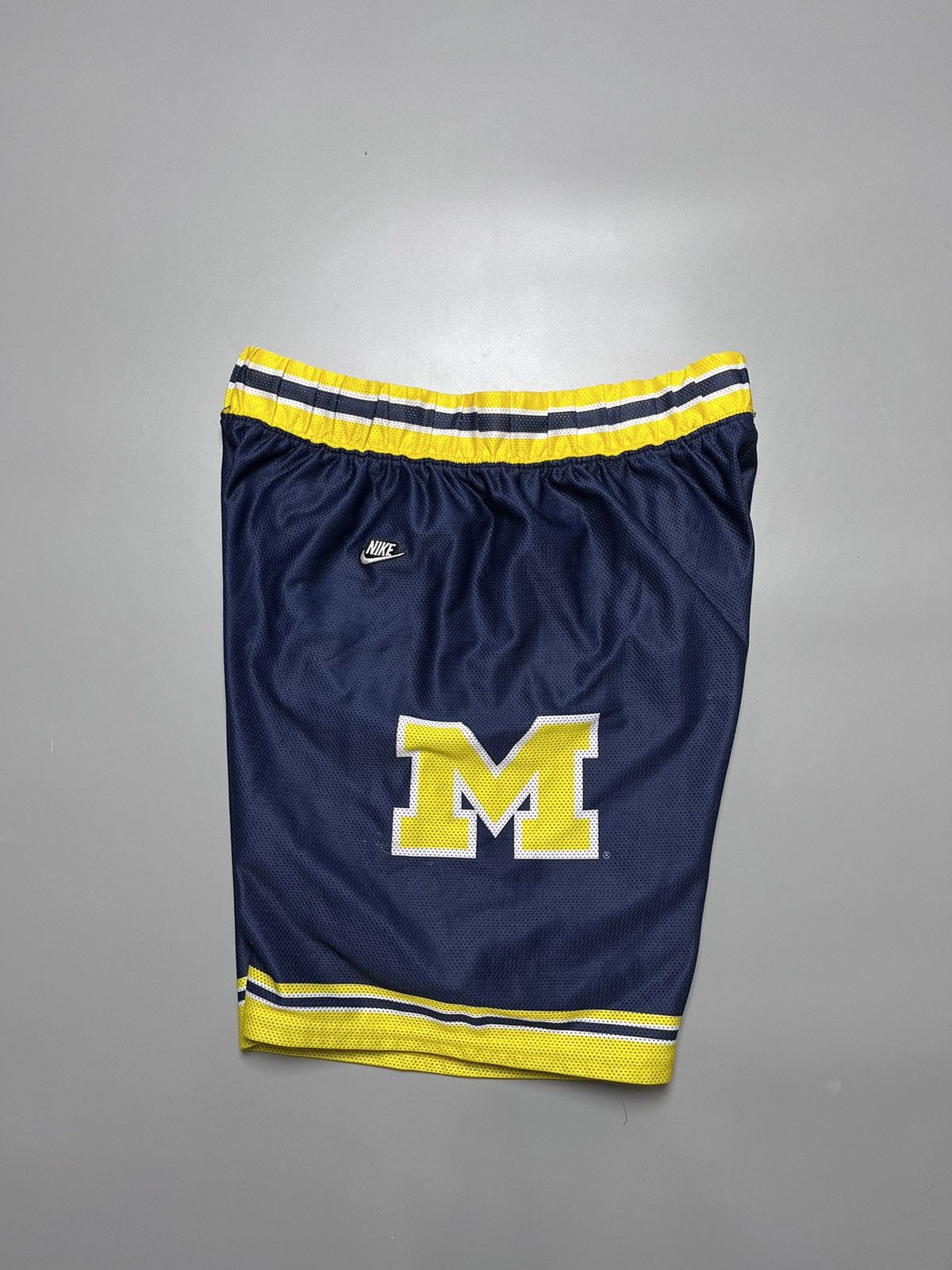 Nike Vintage Nike shorts striped size S logo Size US 32 / EU 48 - 7 Thumbnail