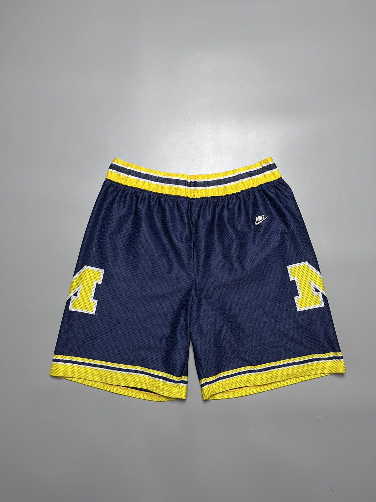 Nike Vintage Nike shorts striped size S logo Size US 32 / EU 48 - 10 Thumbnail
