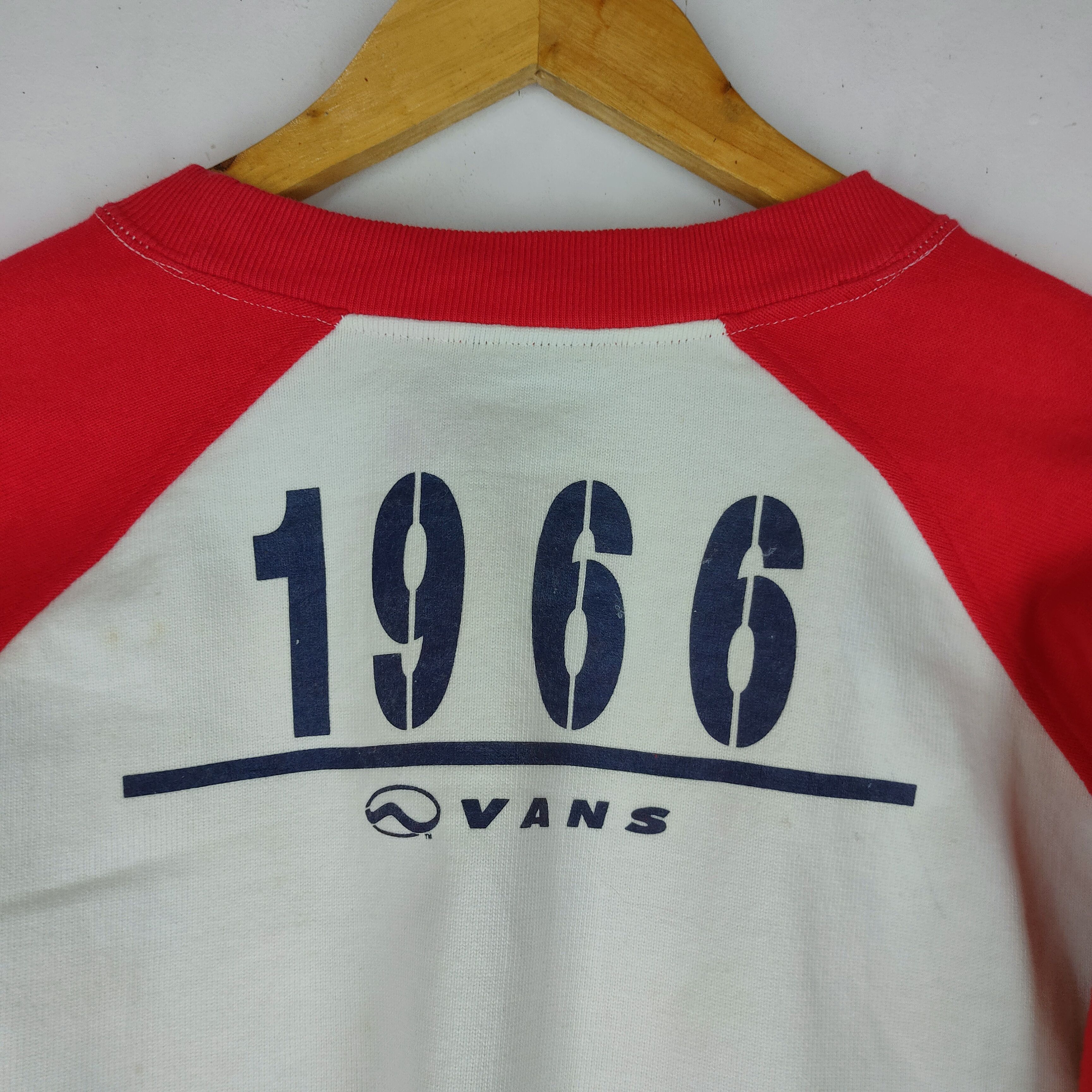 Vans Vintage VANS 1966 Spellout Single Pocket Backhit Sweatshirt Size US L / EU 52-54 / 3 - 7 Thumbnail