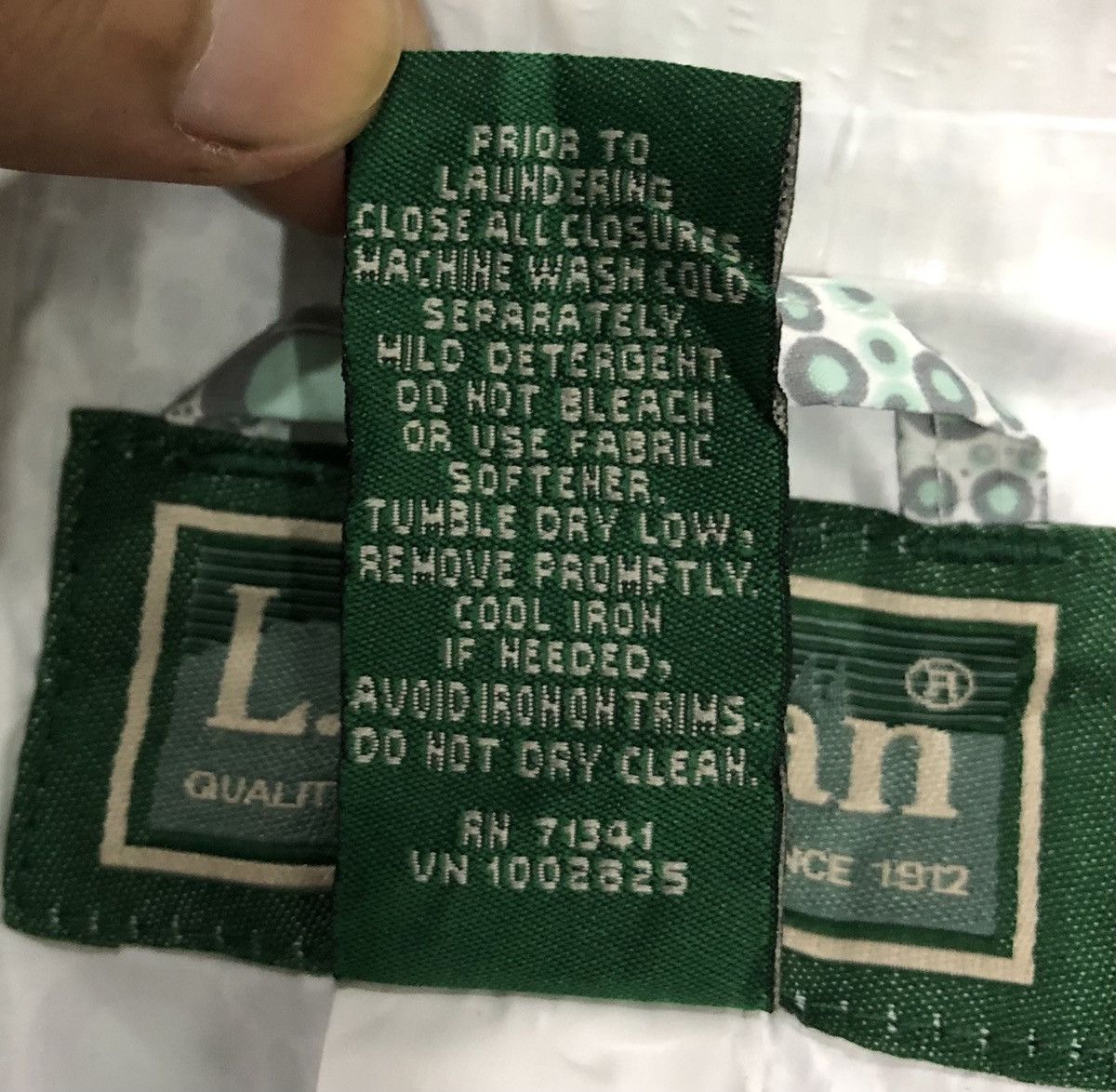 L.L. Bean L.L.Bean 100% NYLON EXCLUSIVE OF TRIMS Size US M / EU 48-50 / 2 - 12 Thumbnail