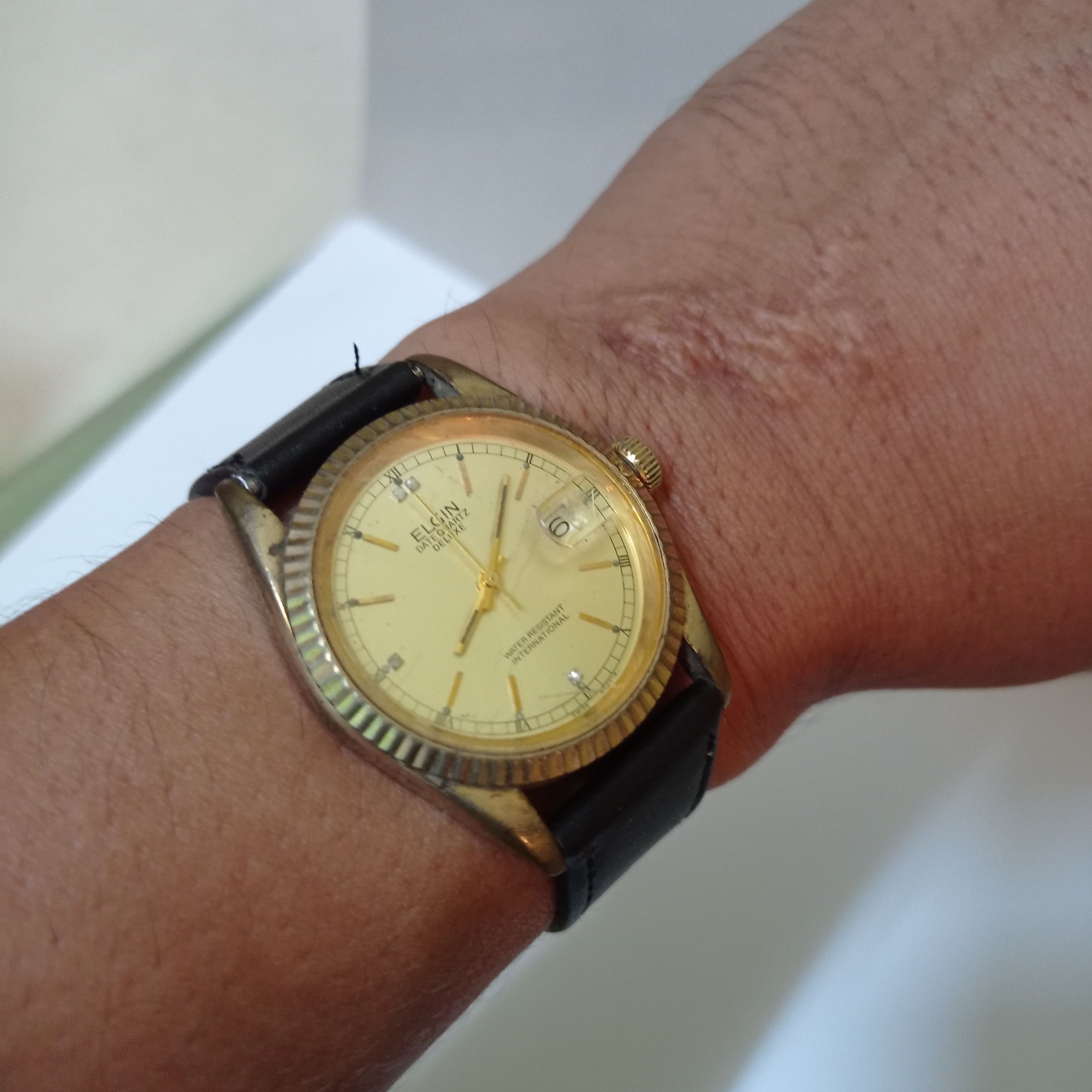 Elgin National Watch Company × Vintage Retro ELGIN "DATE QUARTZ DELUXE" OLD WATCH Size ONE SIZE - 2 Thumbnail