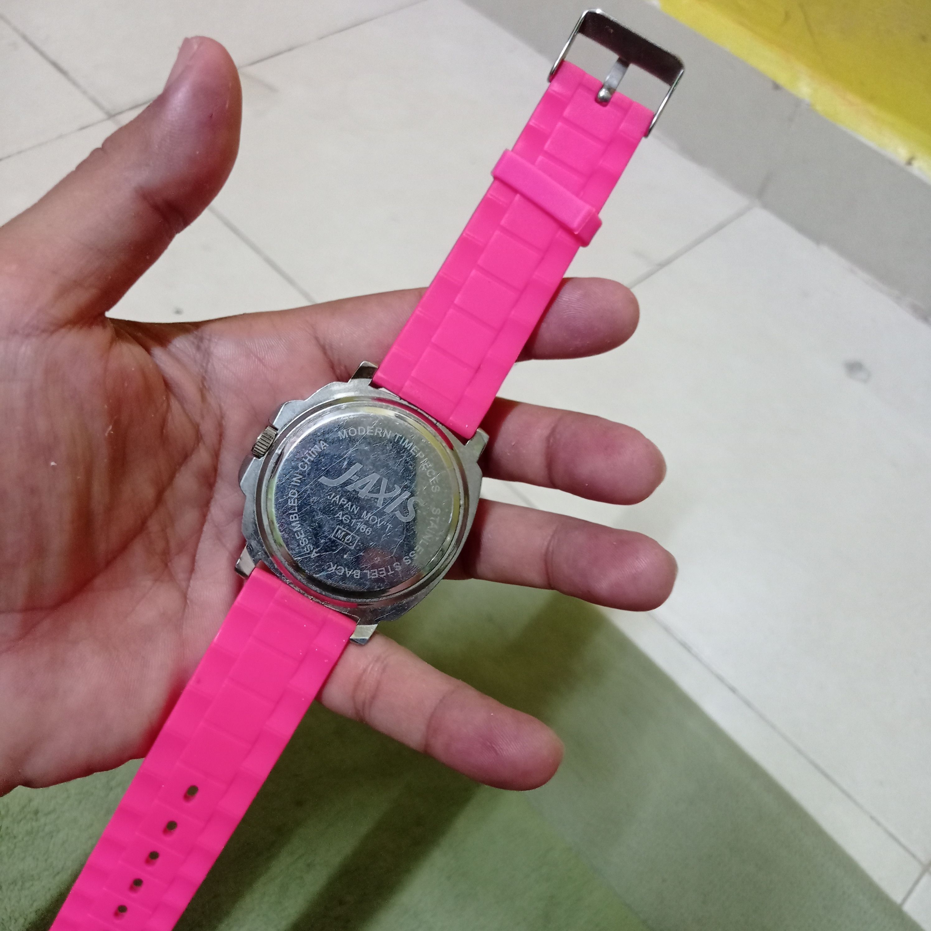 Vintage Retro CRAZY COLOUR "BIG MARK" WATCH BY IXA JAPANESE WATCH Size ONE SIZE - 16 Thumbnail