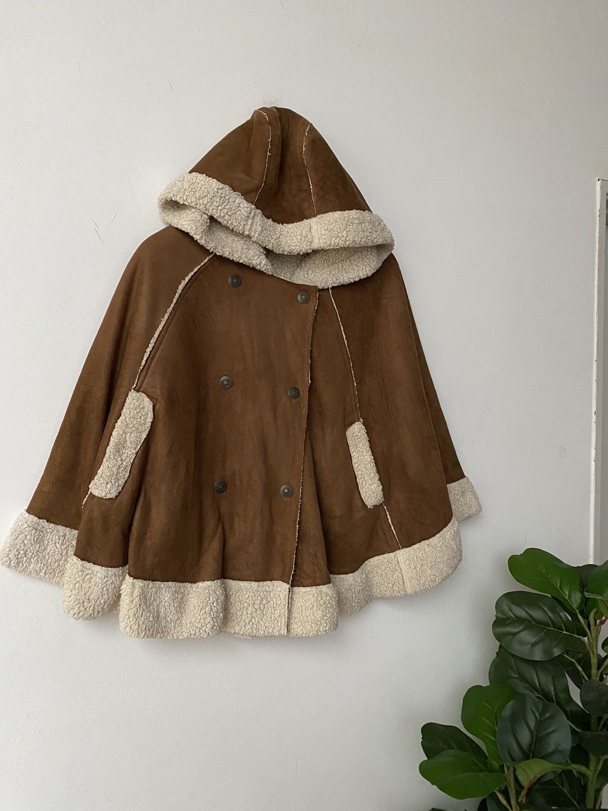 Other B-3 Cutie Blonde suede Poncho Double Breasted design batwing Size US M / EU 48-50 / 2 - 4 Thumbnail