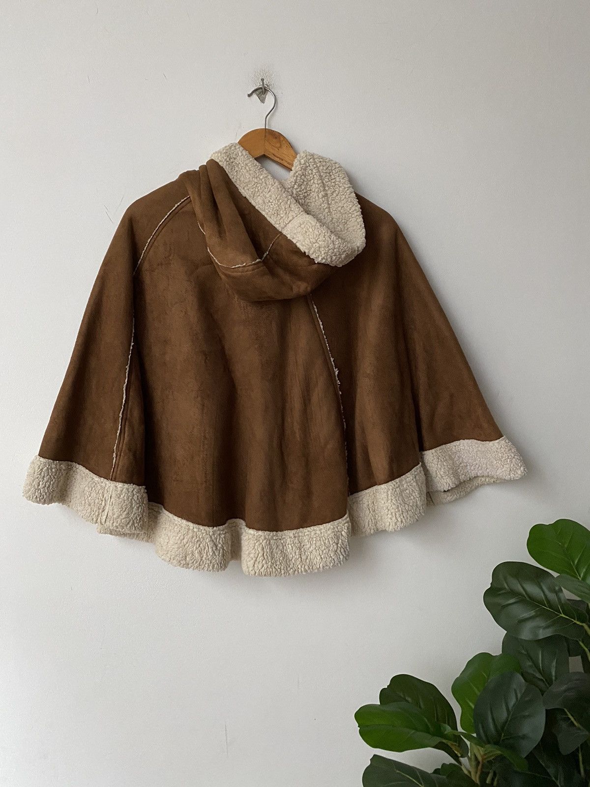 Other B-3 Cutie Blonde suede Poncho Double Breasted design batwing Size US M / EU 48-50 / 2 - 3 Thumbnail