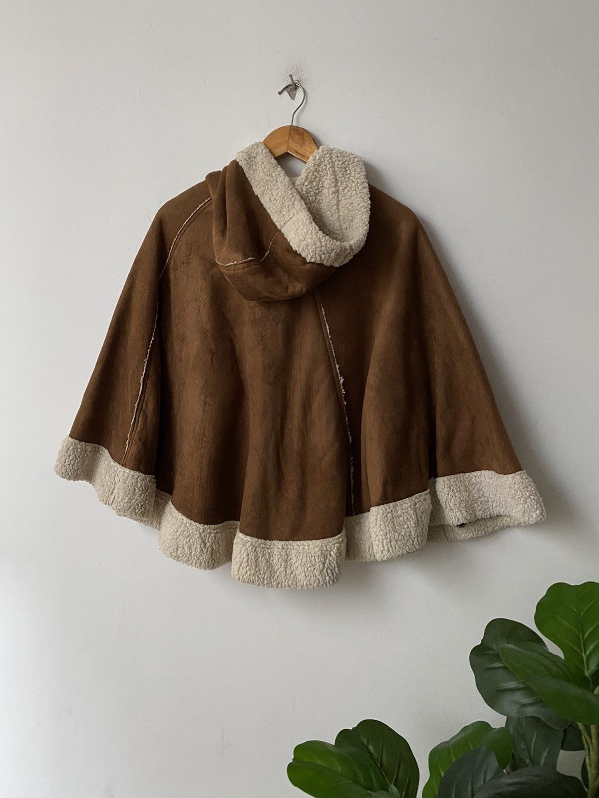 Other B-3 Cutie Blonde suede Poncho Double Breasted design batwing Size US M / EU 48-50 / 2 - 2 Thumbnail