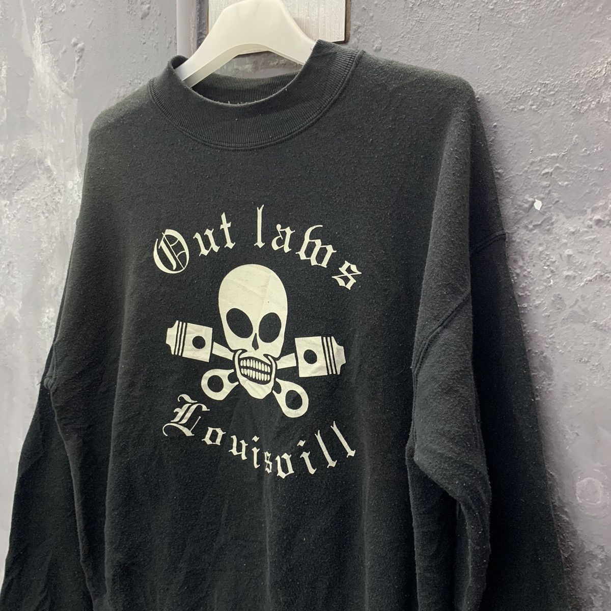 Fruit Of The Loom Vintage 90s Skull Out Laws Louisvill Crewneck Sweatshirt Size US L / EU 52-54 / 3 - 4 Thumbnail