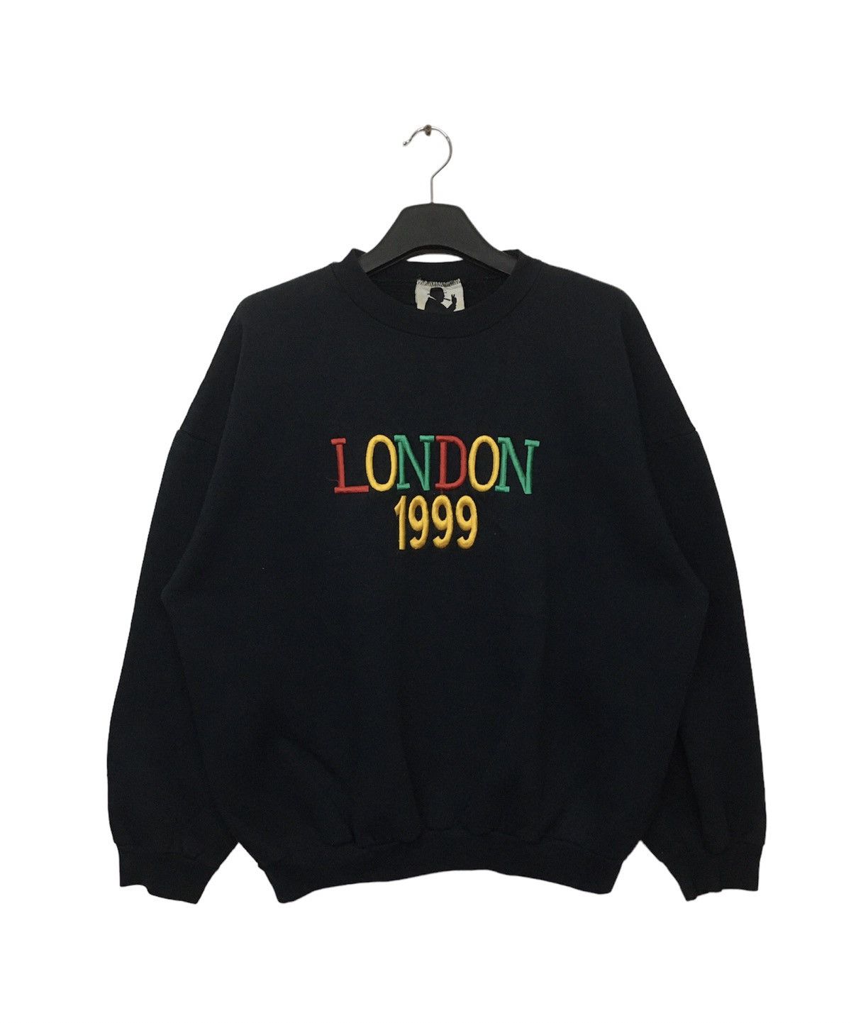 VINTAGE 90'S LONDON 1999 EMNROIDERED BIG LOGO SWEATSHIRT