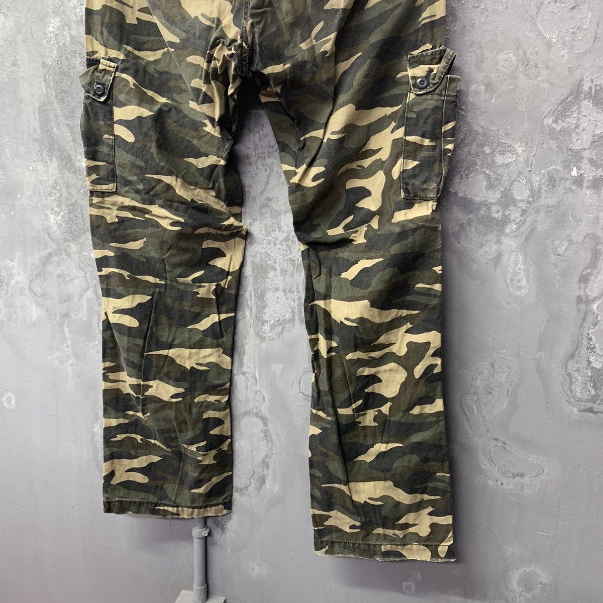 Oshkosh Circle Spikes camo Design Cargo Pants Size US 31 - 11 Thumbnail
