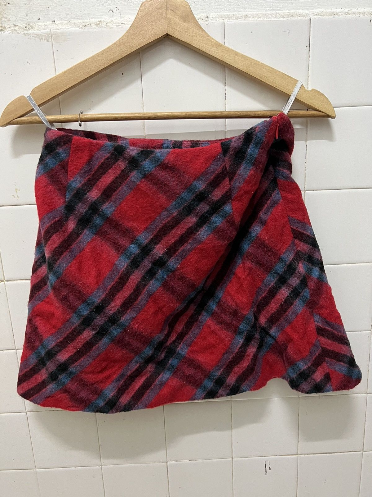 image of Vintage x Yohji Yamamoto Ined Yohji Yamamoto Mini Skirts Nice in Red, Women's (Size 24)
