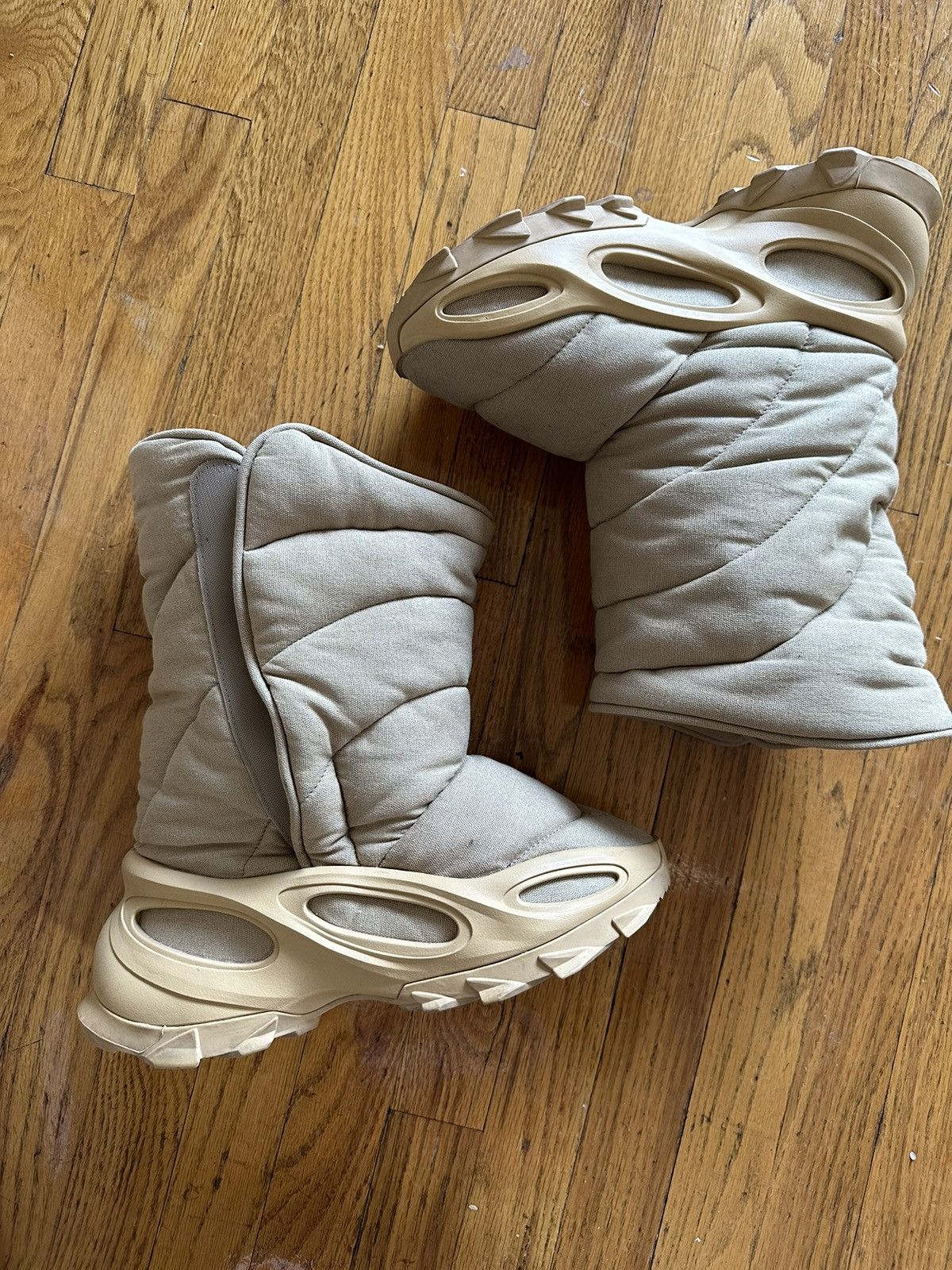 size 6 adidas originals yeezy boots