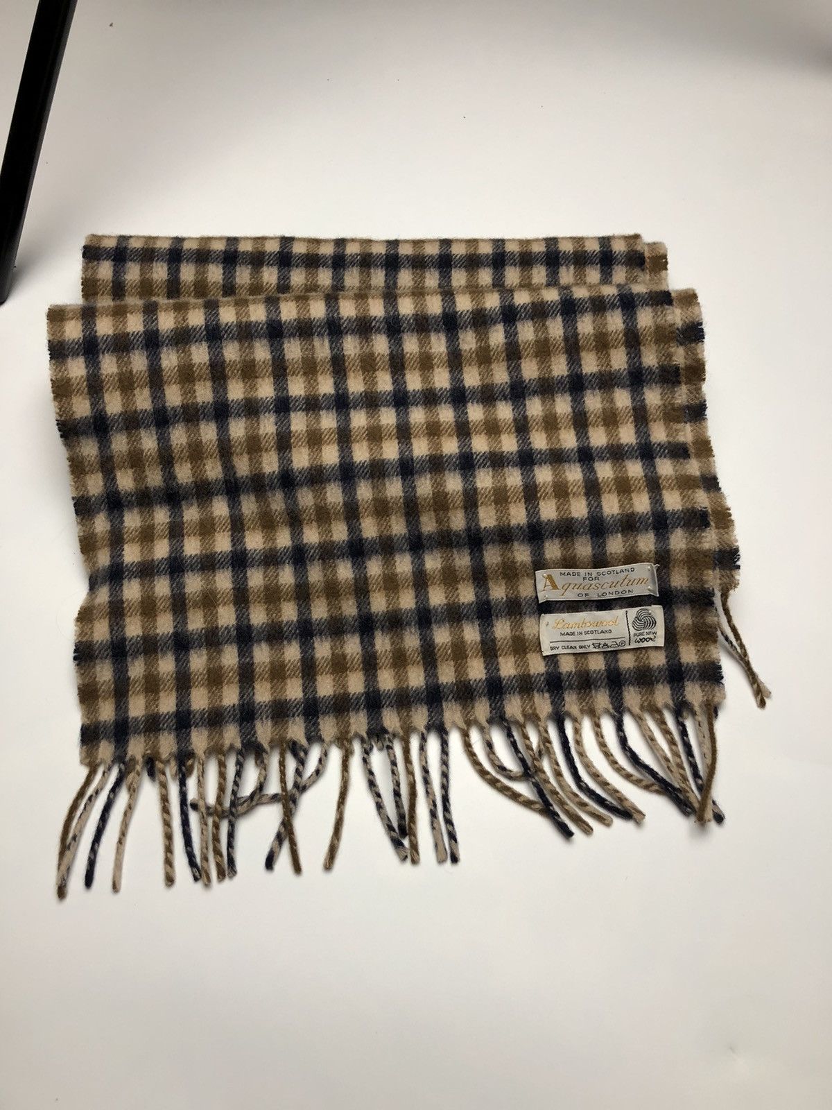 Casual Aquascutum scarf
