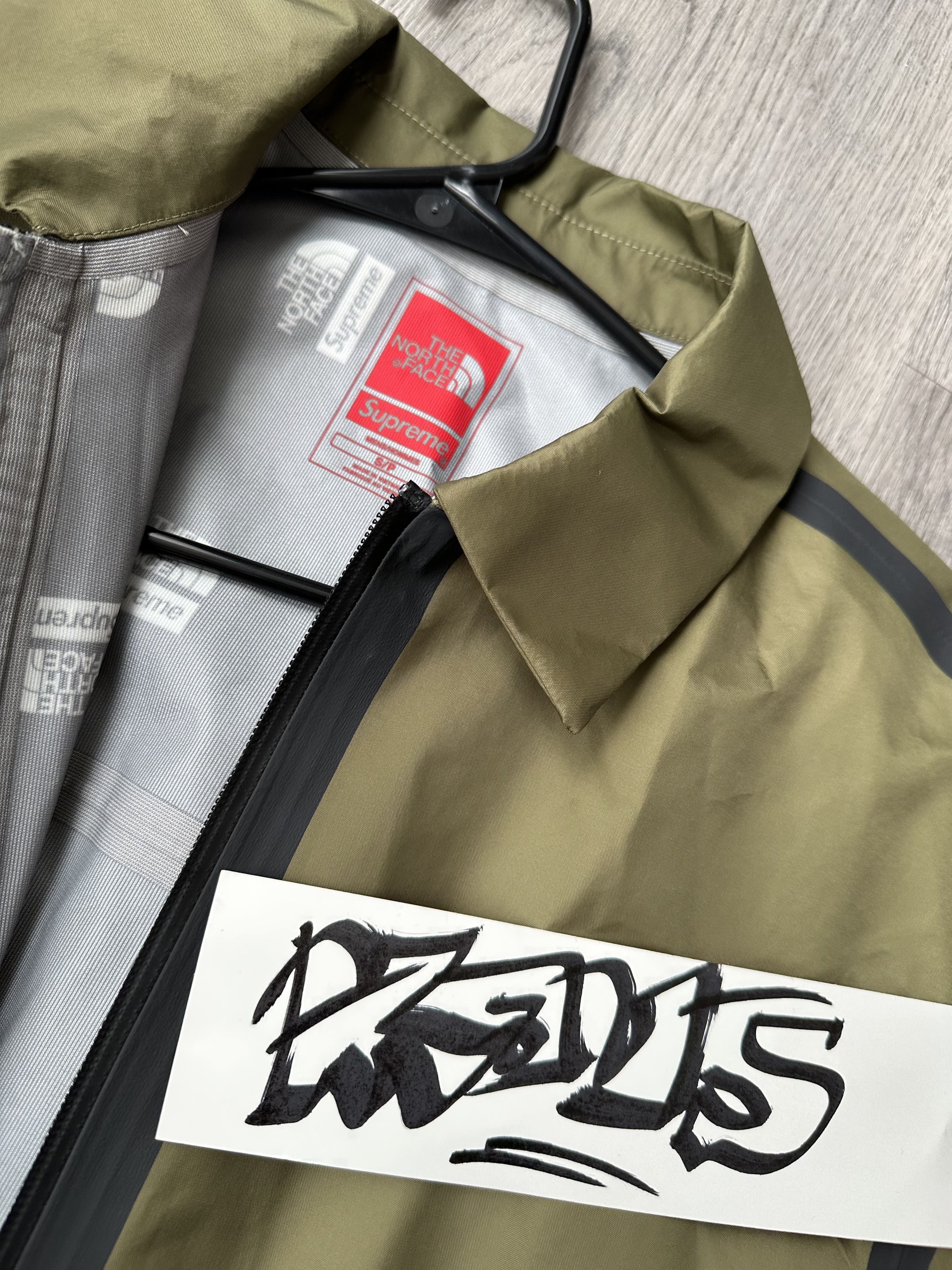 Supreme × The North Face Supreme x The North Face Summit Series Tape Seam Coaches Size US S / EU 44-46 / 1 - 2 Thumbnail