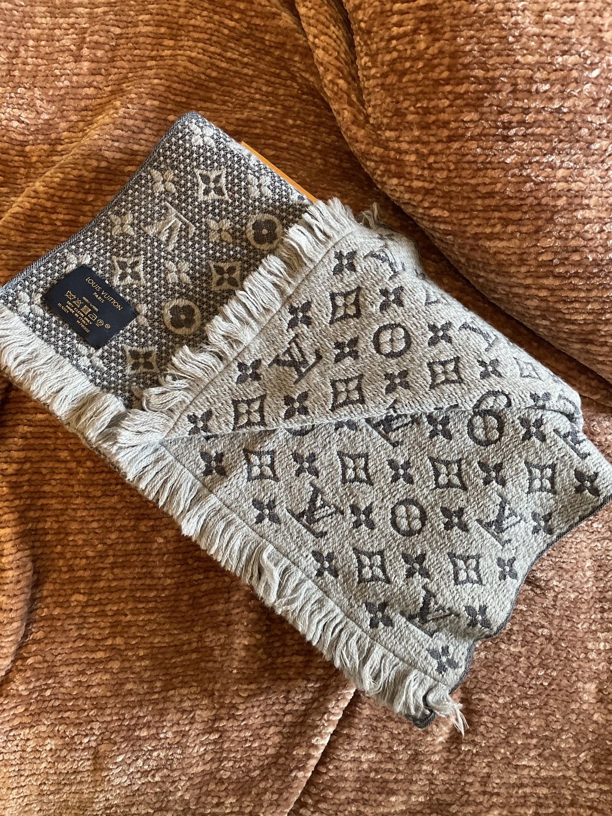 Louis Vuitton MONOGRAM CLASSIC SCARF Size ONE SIZE - 2 Thumbnail