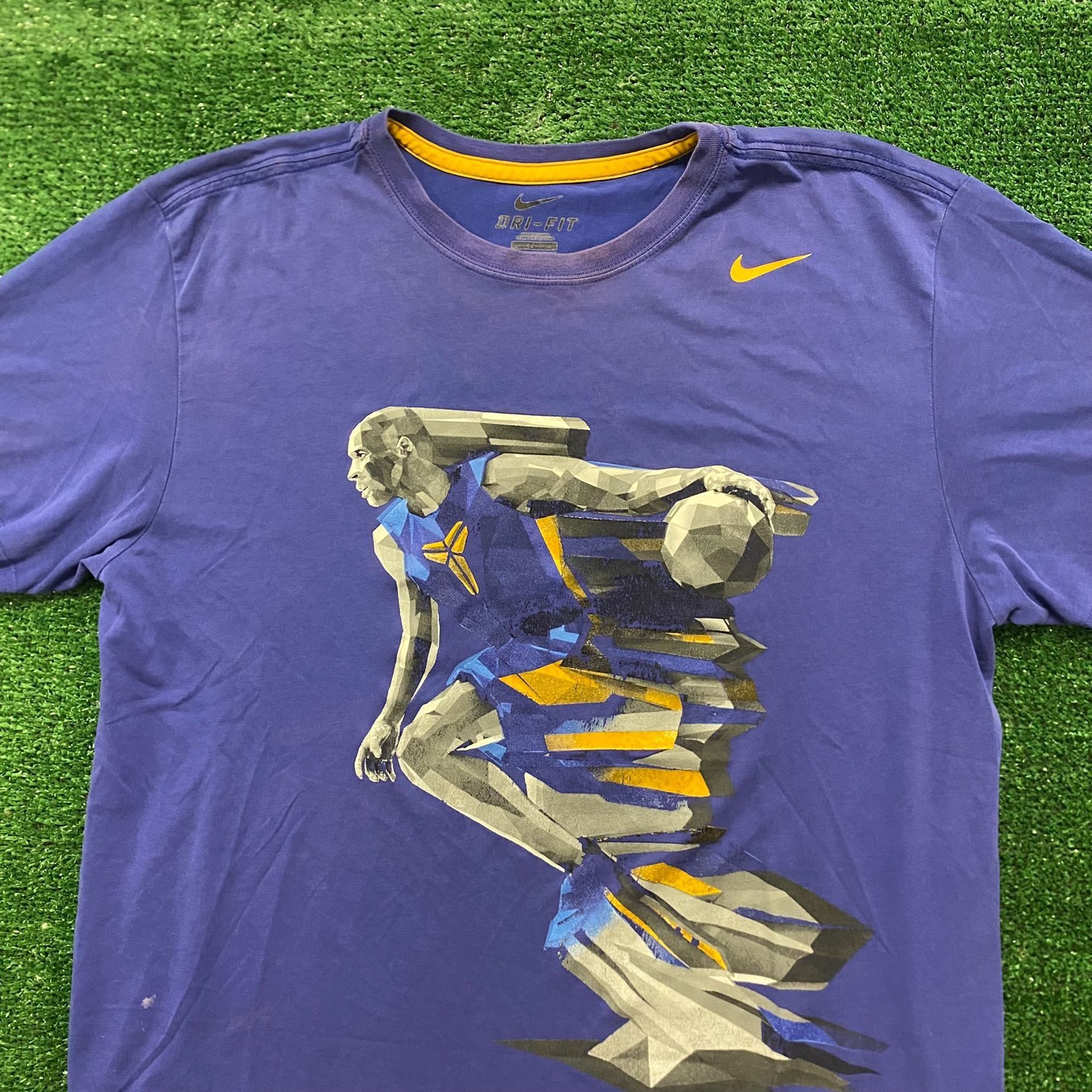 Nike Nike Kobe Bryant Basketball Vintage NBA T-Shirt Size US L / EU 52-54 / 3 - 2 Thumbnail