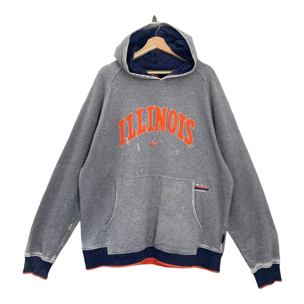 Nike 90s Nike illinois Big Logo Embroidered Hoodies Size XL Size US XL / EU 56 / 4 - 3 Thumbnail