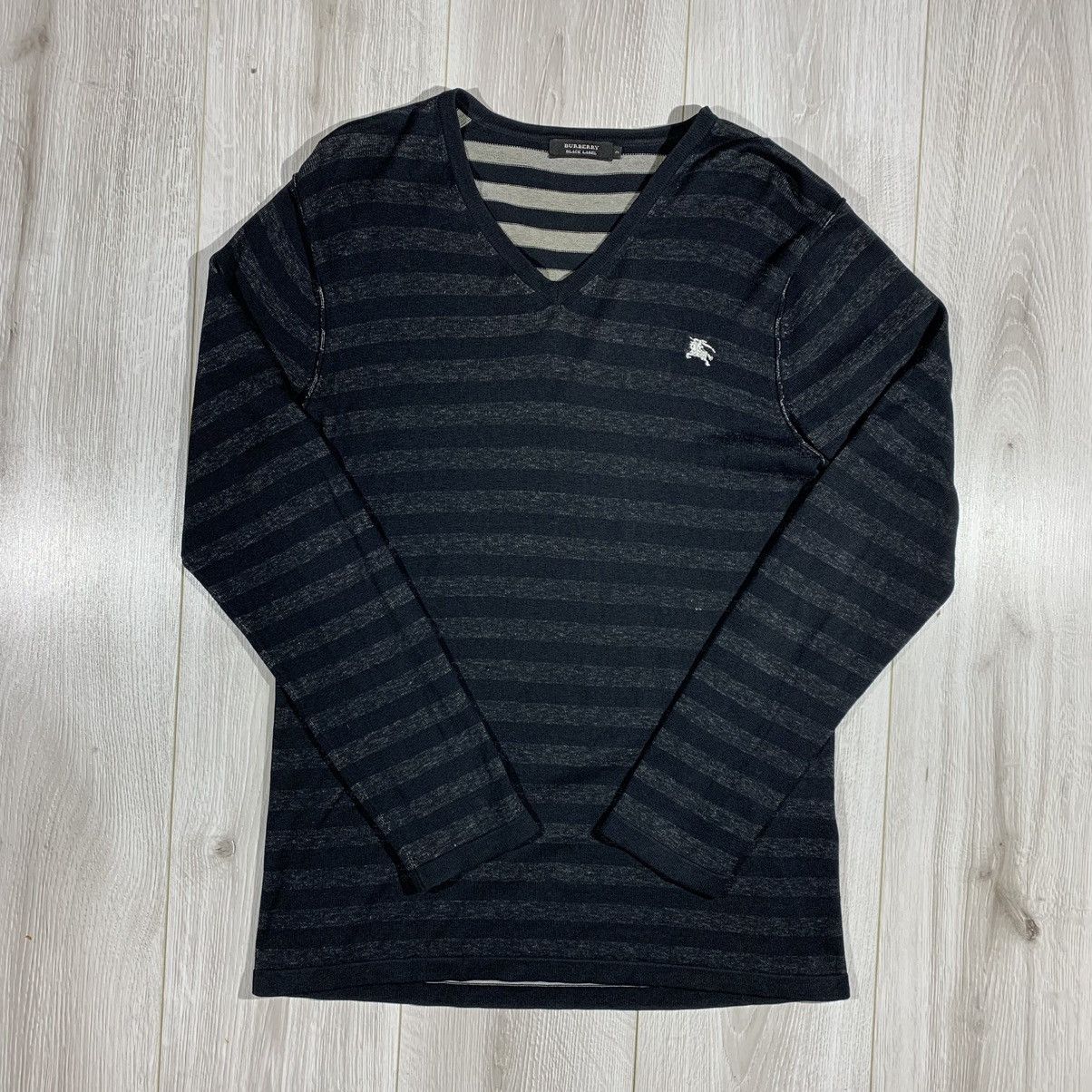 Black Label × Burberry × Vintage Vintage Burberry Black Label Silk/Cotton V-Neck Sweater Size US S / EU 44-46 / 1 - 1 Thumbnail