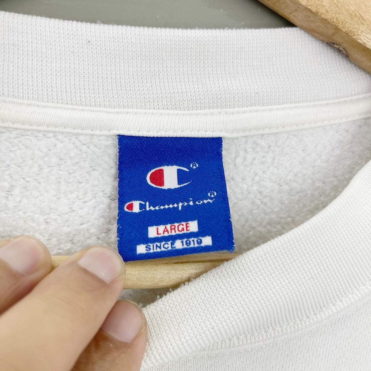 Champion 90s Champion Small Logo Sweatshirt Baggy Size L Size US L / EU 52-54 / 3 - 8 Thumbnail