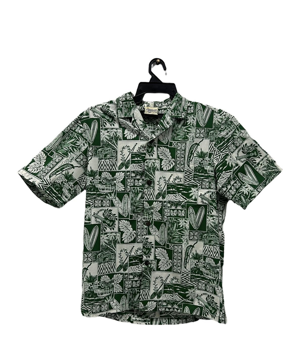 image of Hawaiian Shirt x Made In Hawaii Royal Creations Made In Hawaii Shirt Button Ups in Green (Size Smal