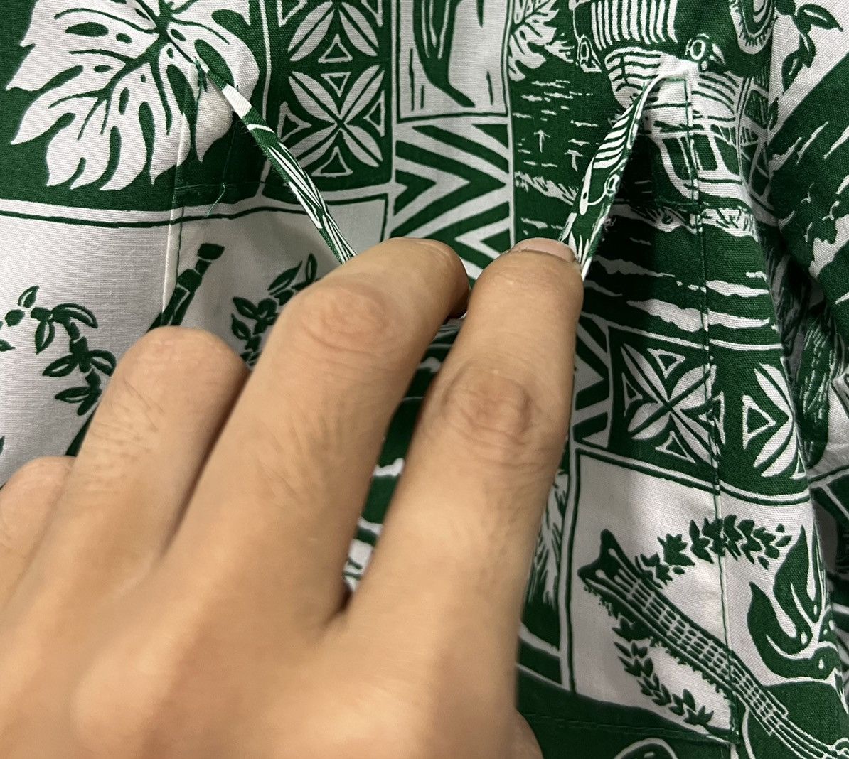 Vintage ROYAL CREATIONS MADE IN HAWAII SHIRT BUTTON UPS Size US S / EU 44-46 / 1 - 7 Thumbnail