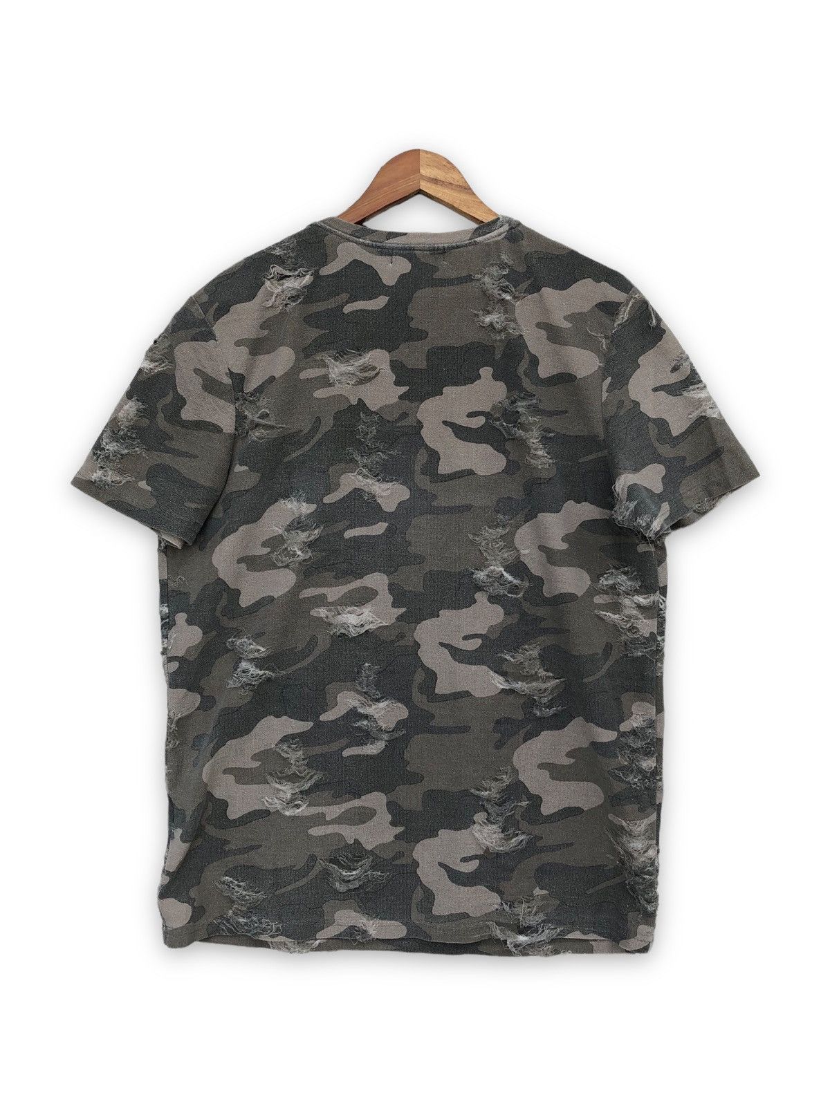 Vintage Tamnoon Men Destroyed Camo Tee