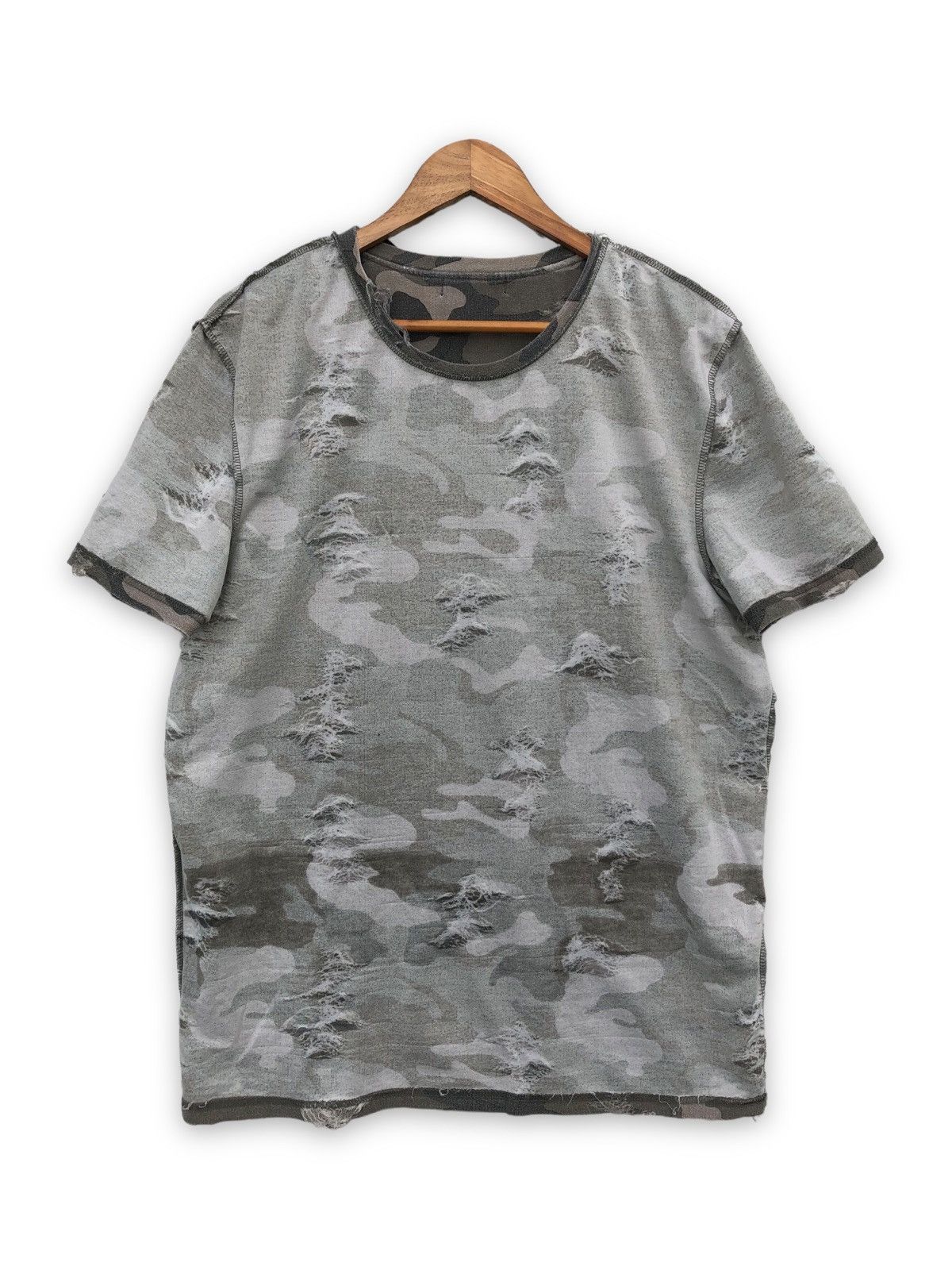 Vintage Tamnoon Men Destroyed Camo Tee