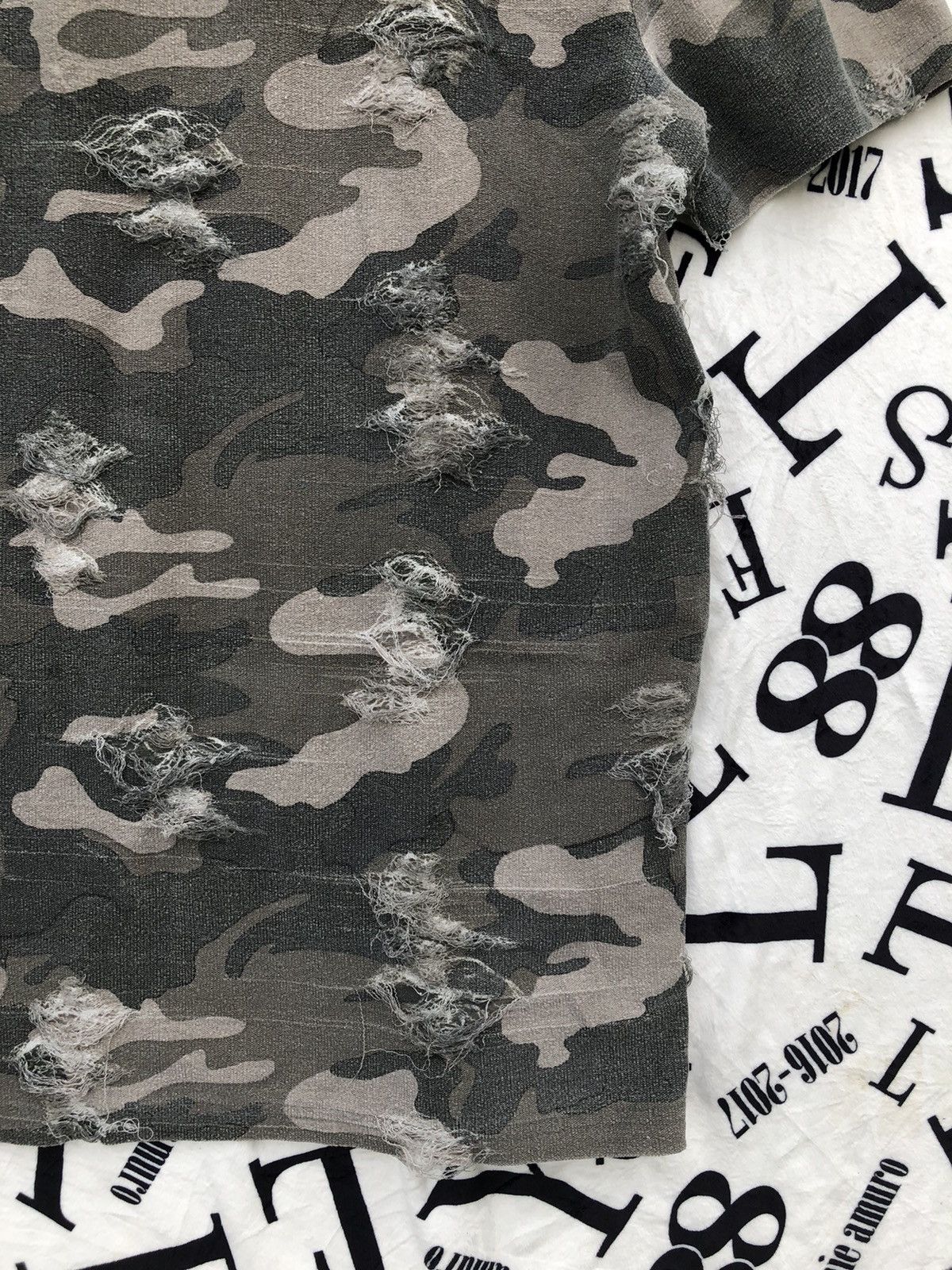 Vintage Tamnoon Men Destroyed Camo Tee