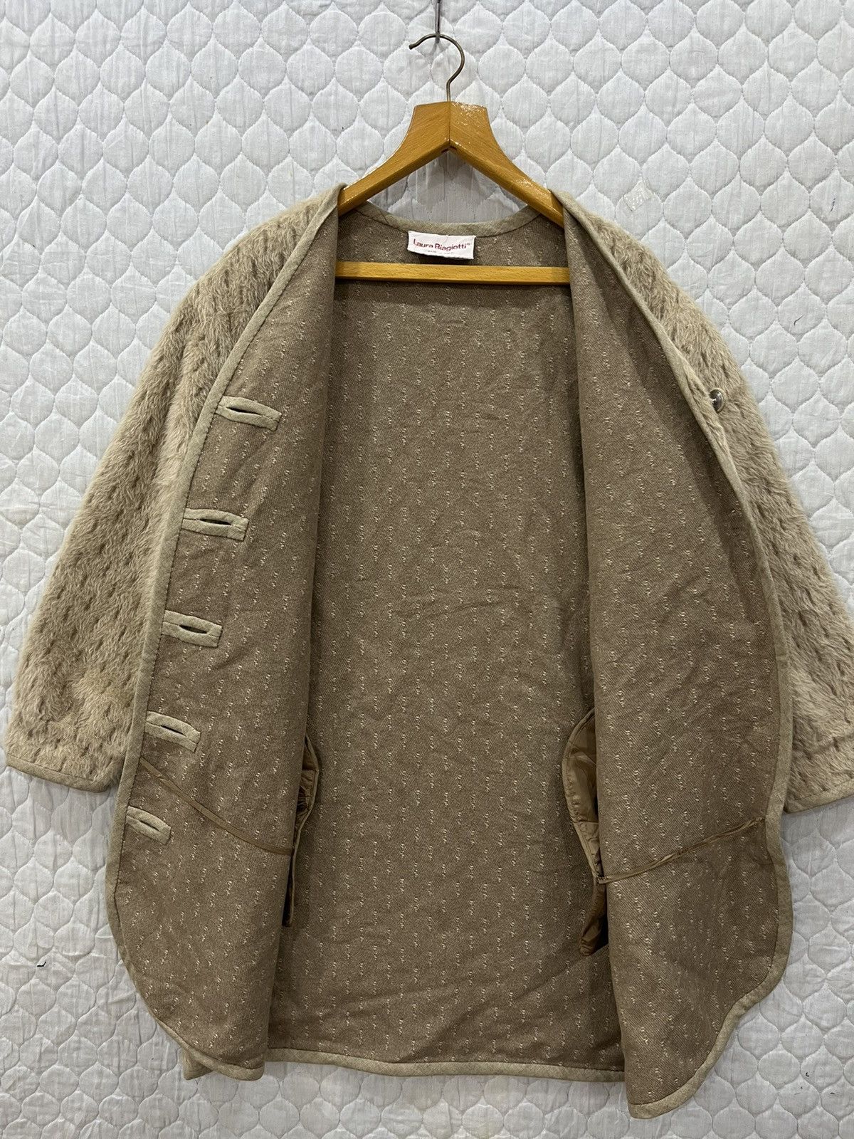 Designer × Laura Biagiotti (ii). LAURA BIAGIOTTI JACKET Size M / US 6-8 / IT 42-44 - 2 Thumbnail