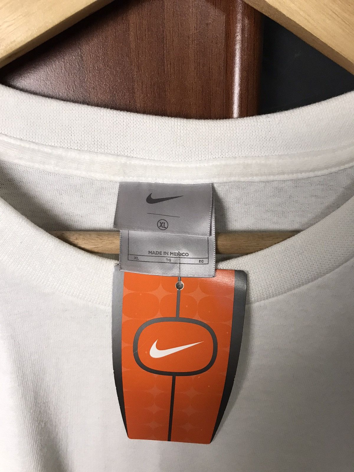 Nike Nike 90S oversize Vintage center swoosh t-shirt NEW !!! Size US XL / EU 56 / 4 - 5 Thumbnail