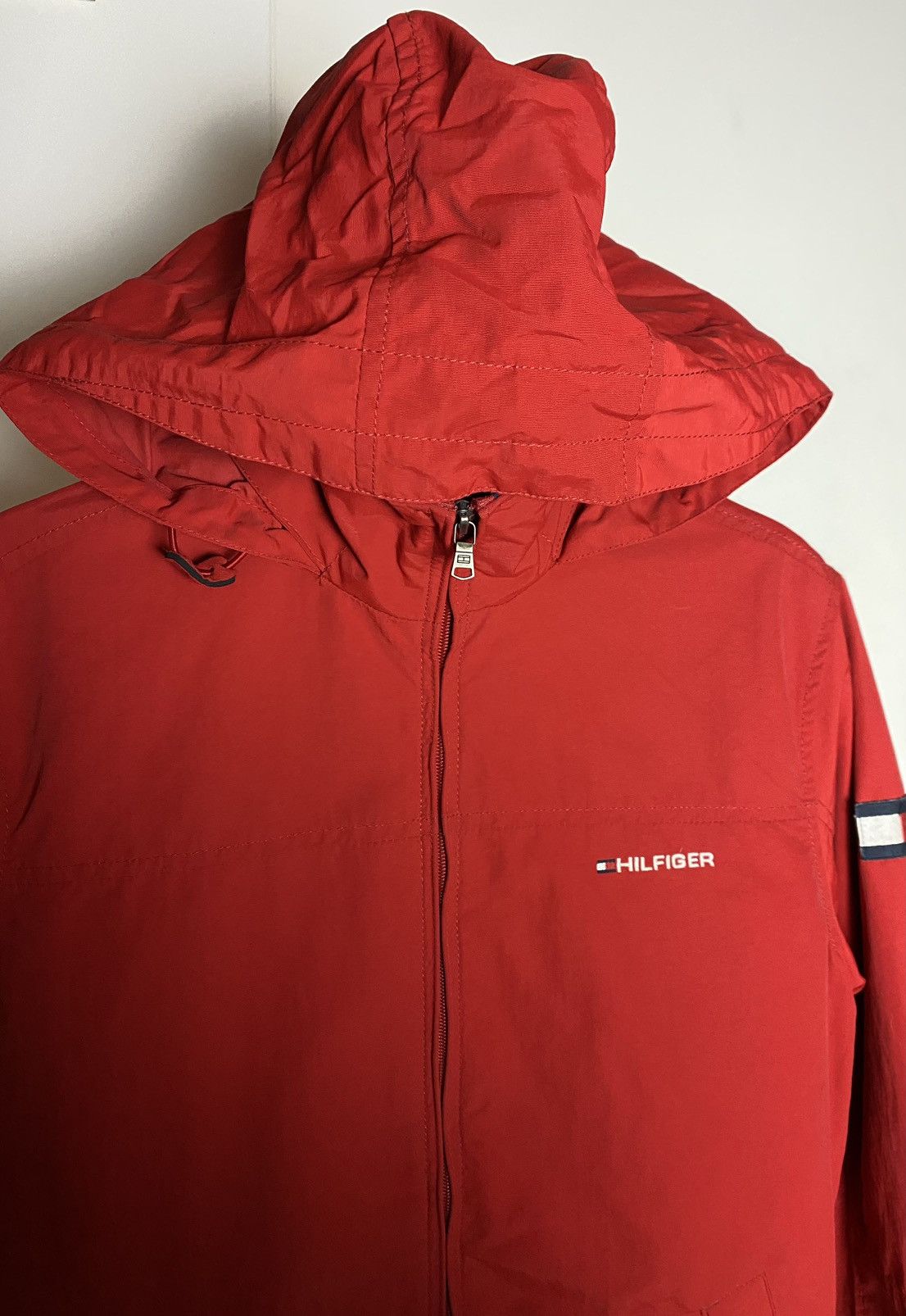 Tommy Hilfiger Tommy Hilfiger red windbreaker jacket small logo flag Size US S / EU 44-46 / 1 - 4 Thumbnail