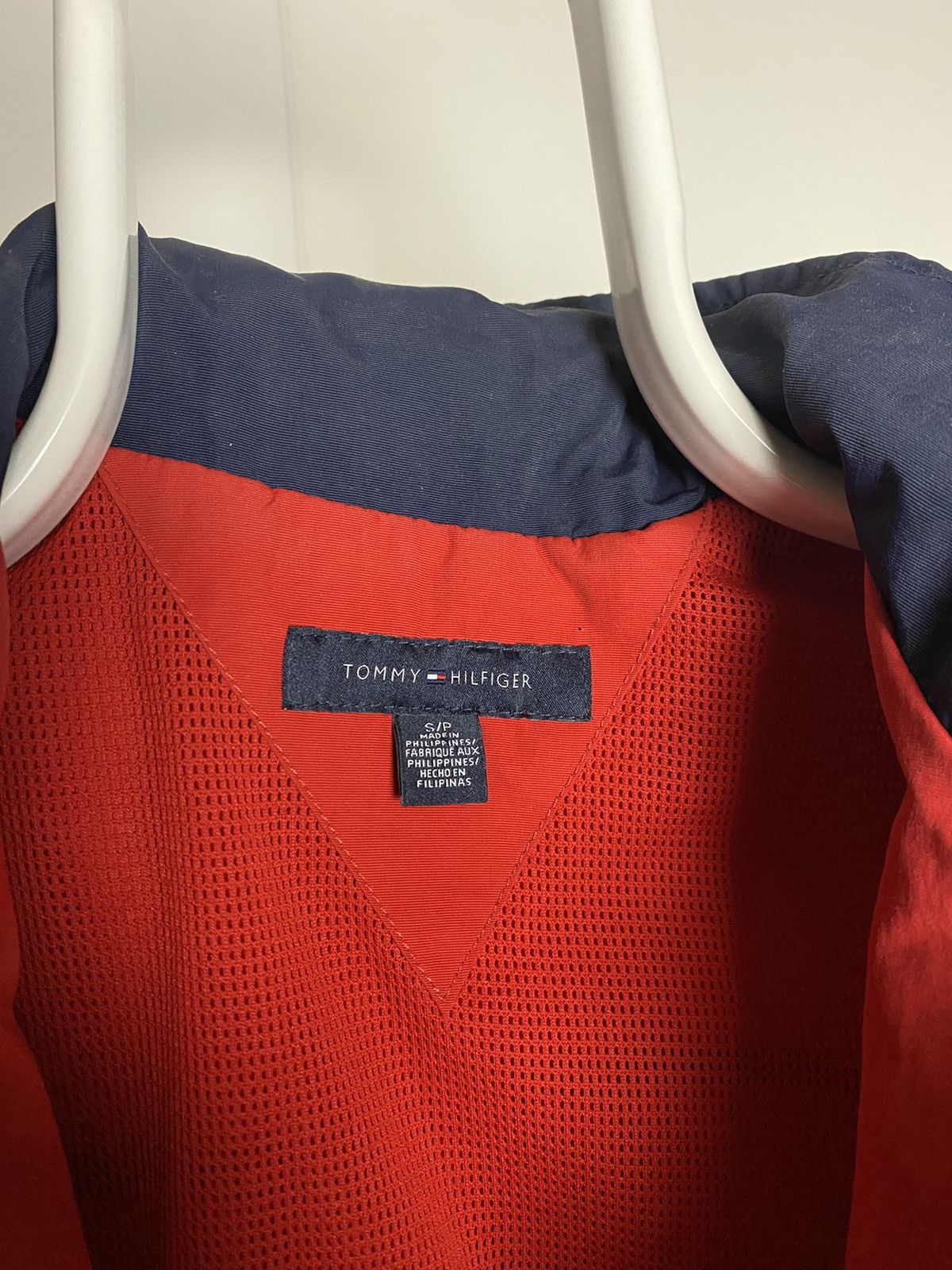 Tommy Hilfiger Tommy Hilfiger red windbreaker jacket small logo flag Size US S / EU 44-46 / 1 - 3 Thumbnail