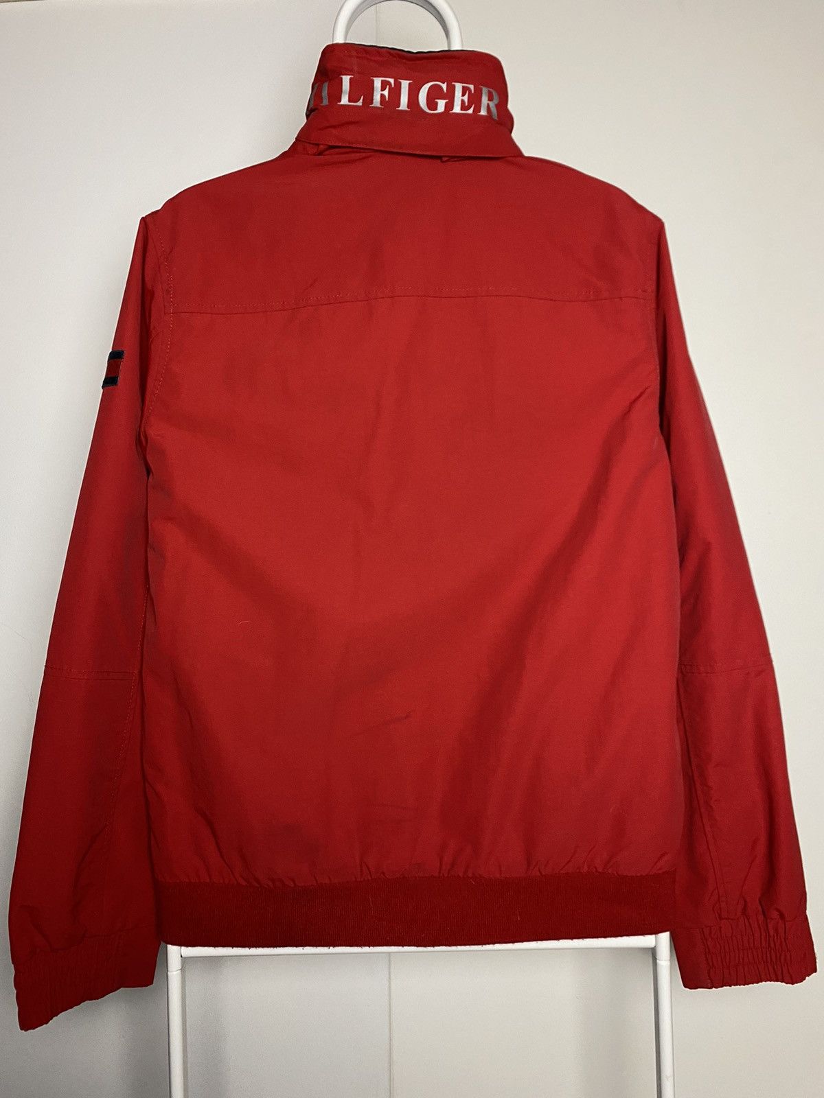 Tommy Hilfiger Tommy Hilfiger red windbreaker jacket small logo flag Size US S / EU 44-46 / 1 - 7 Thumbnail