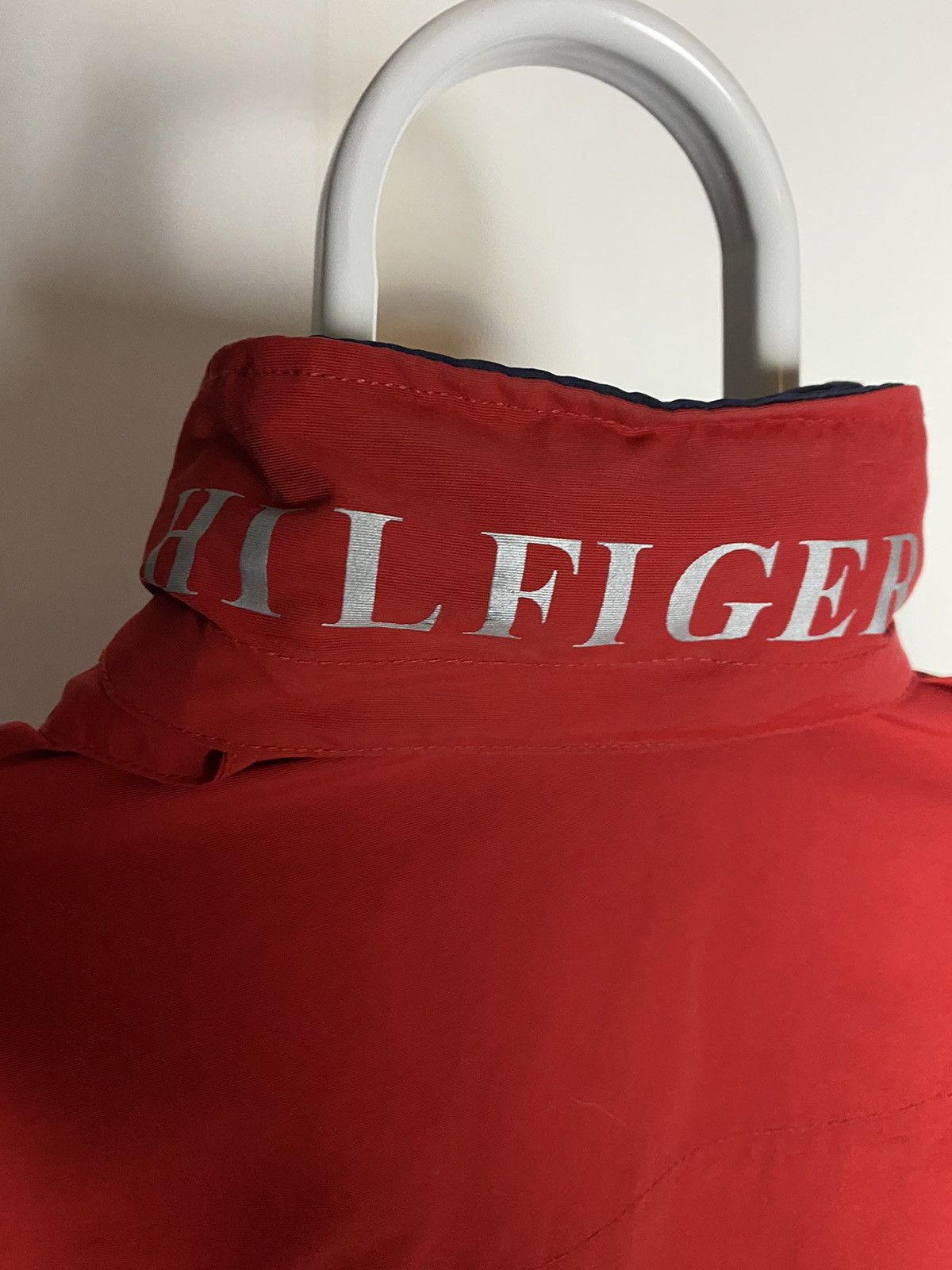 Tommy Hilfiger Tommy Hilfiger red windbreaker jacket small logo flag Size US S / EU 44-46 / 1 - 8 Thumbnail
